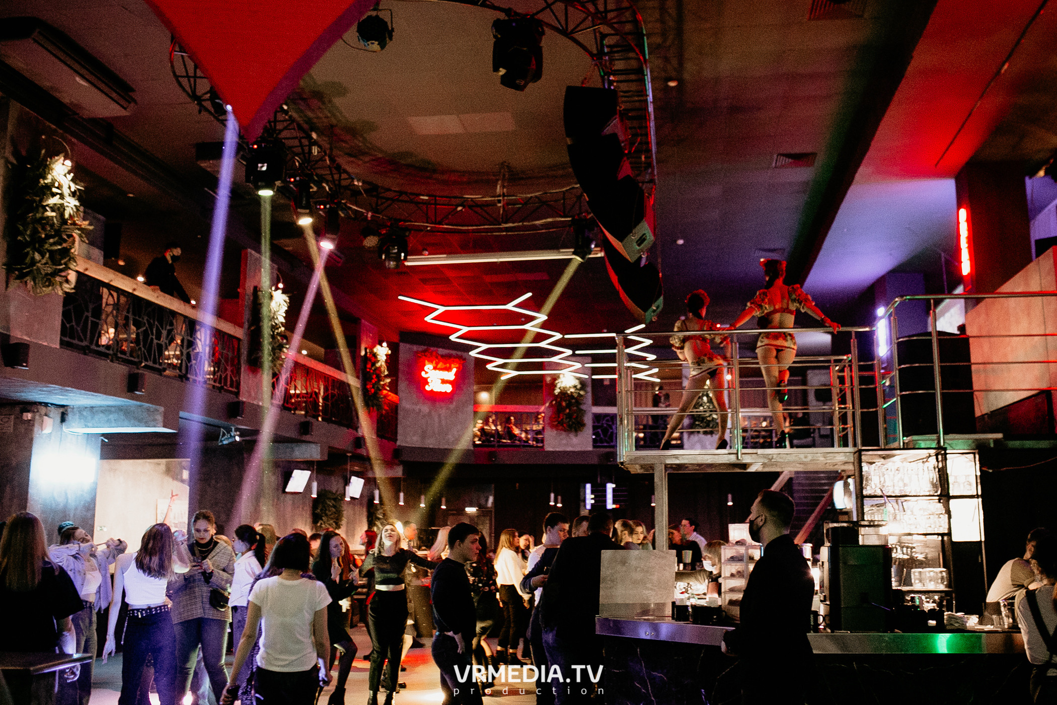 Выходные в баре «DOSKI»