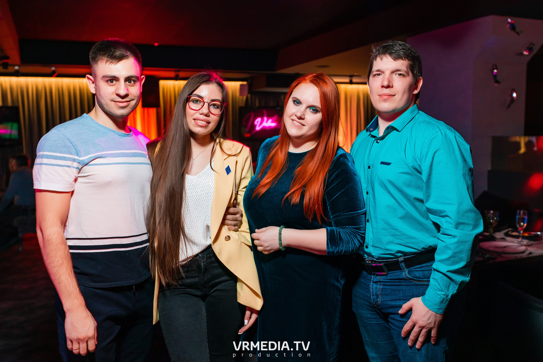 Выходные в караоке «Volna»