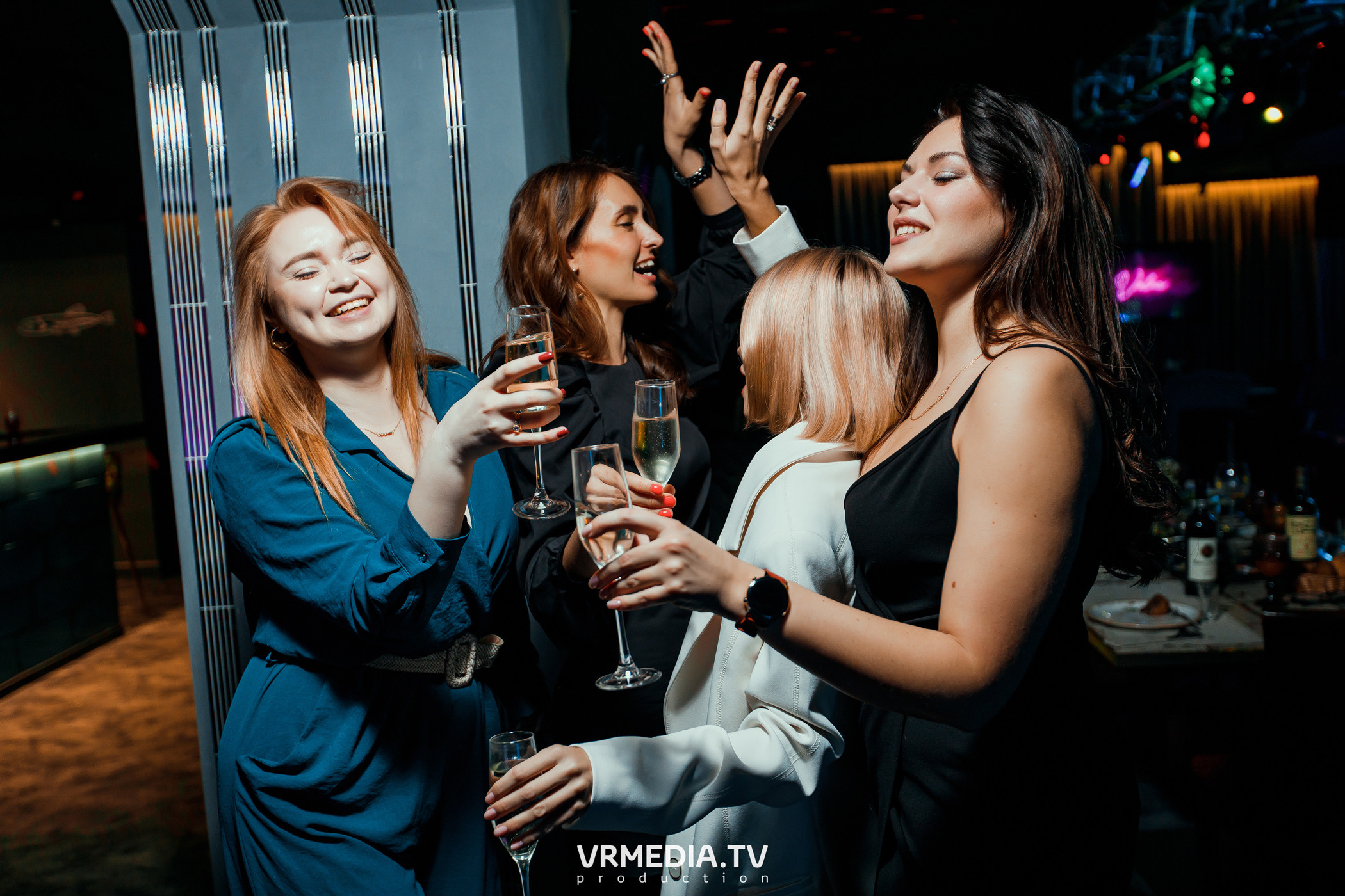 Women’s weekend в караоке «Volna»