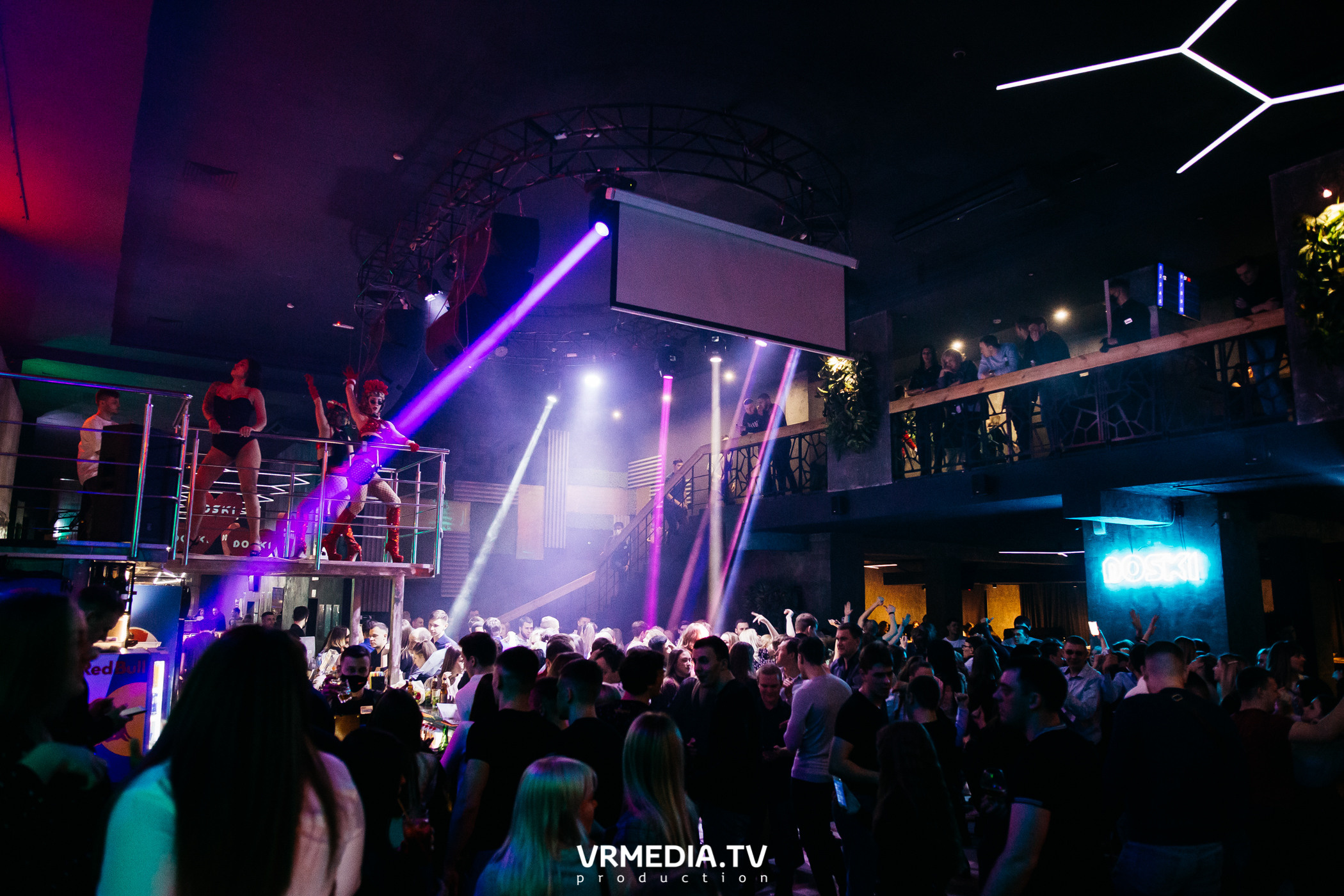 Выходные в баре «DOSKI»