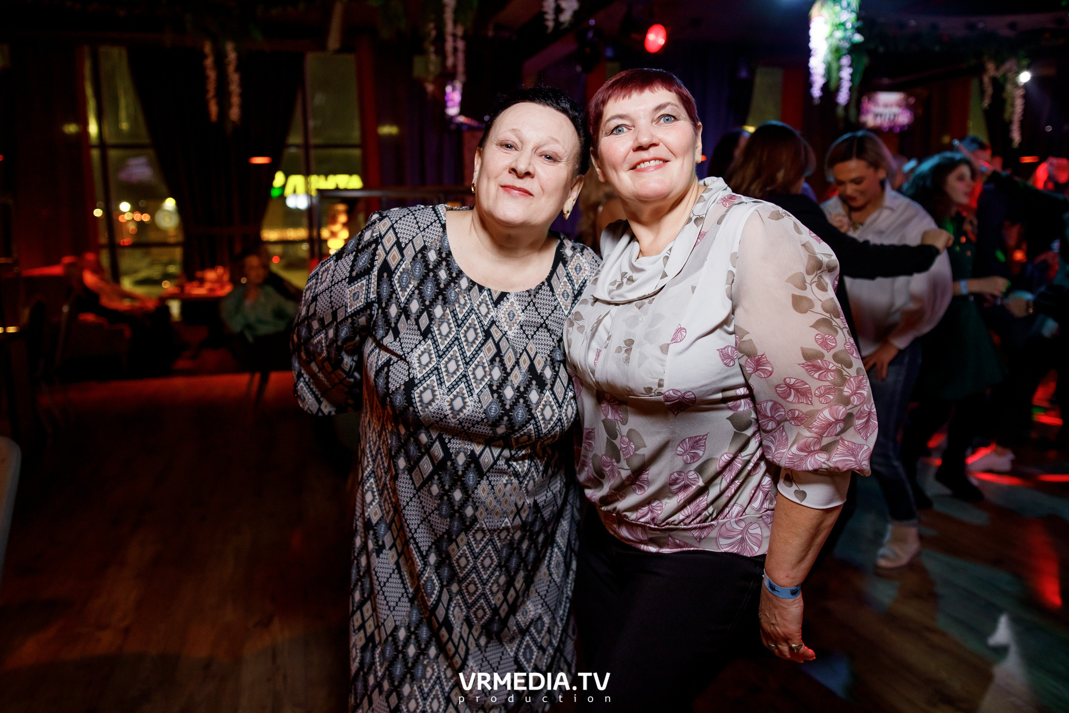 Мы русские в гриль-баре «Жара»