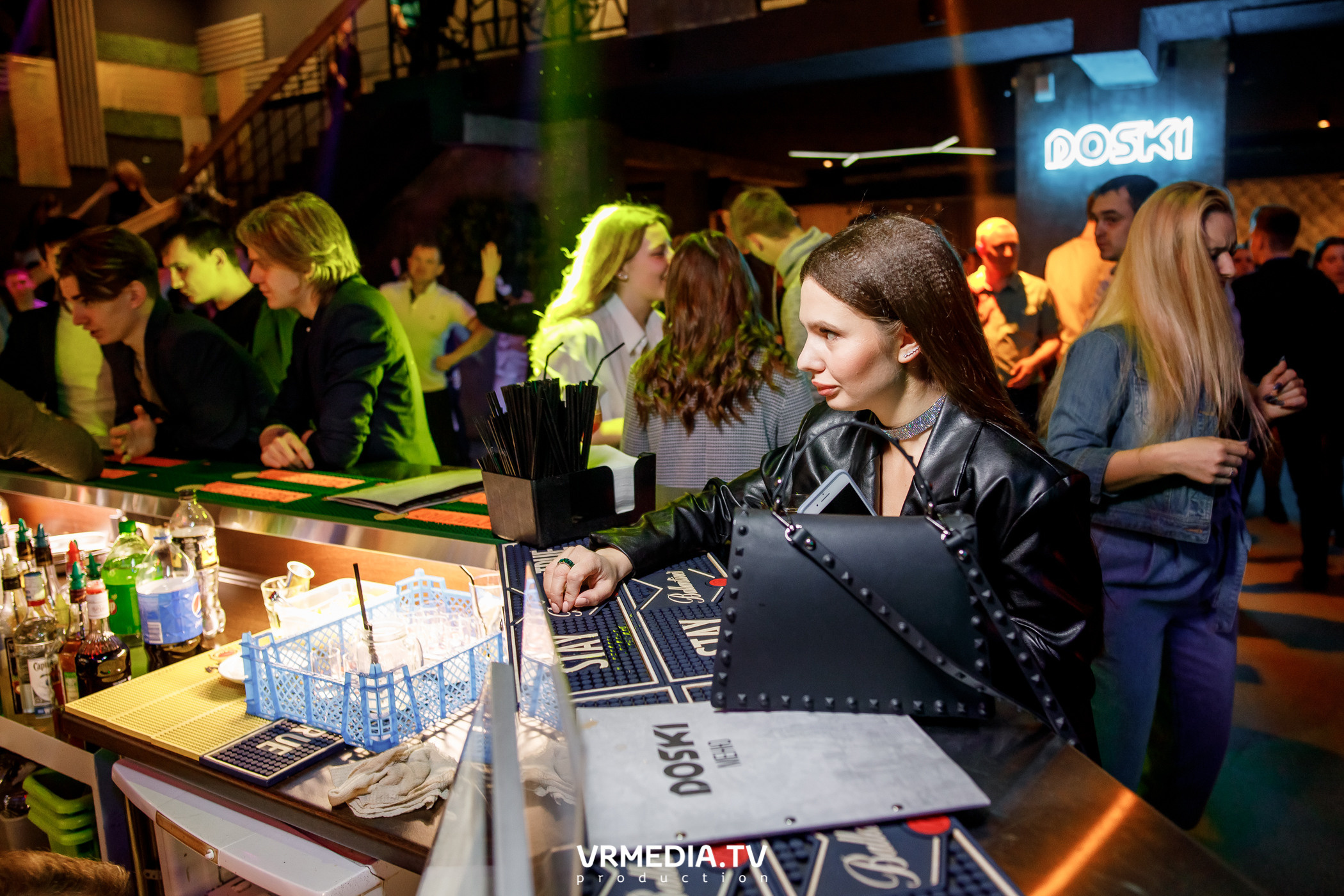 Выходные в баре «DOSKI»