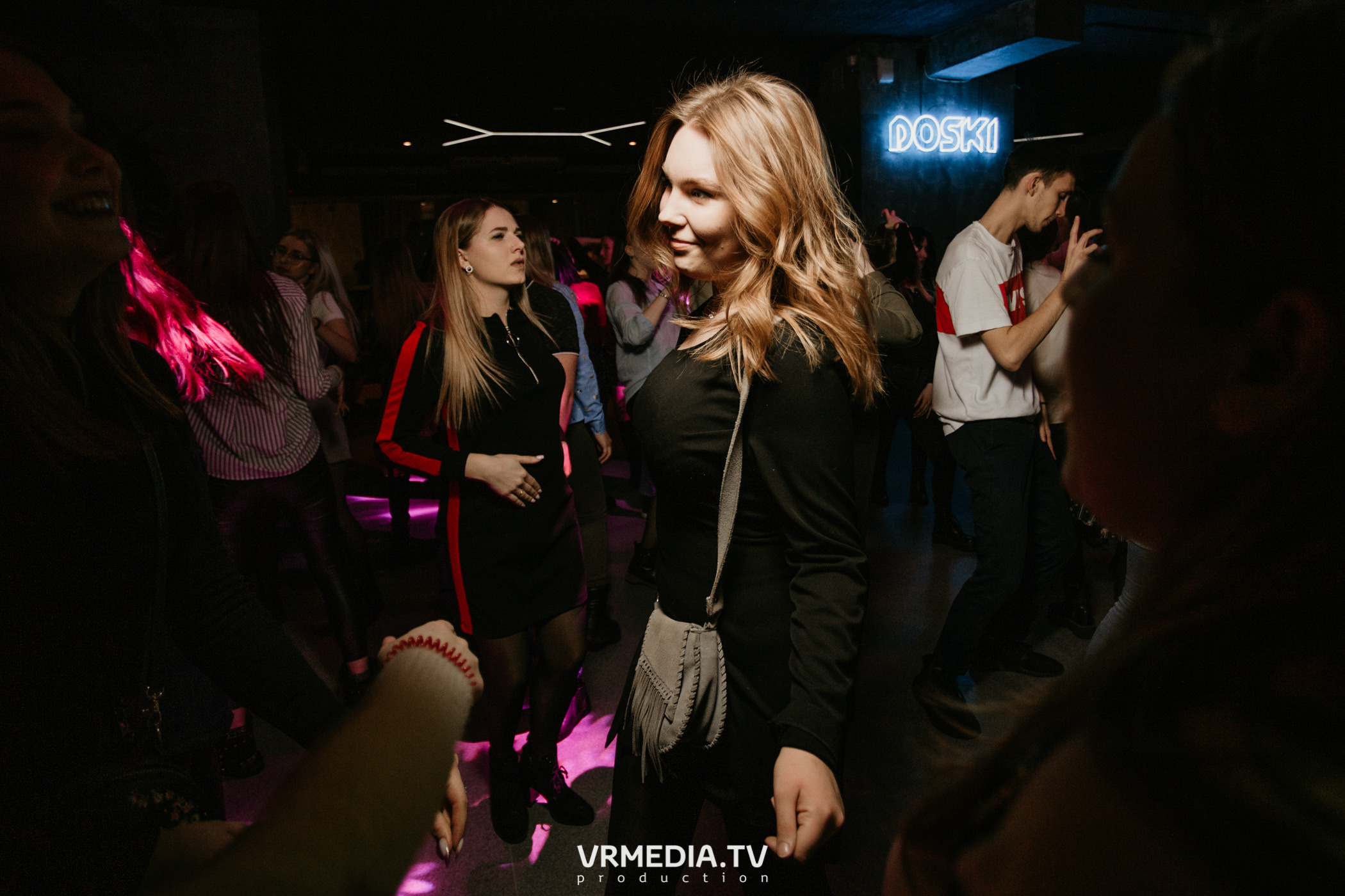 Выходные в баре «DOSKI»