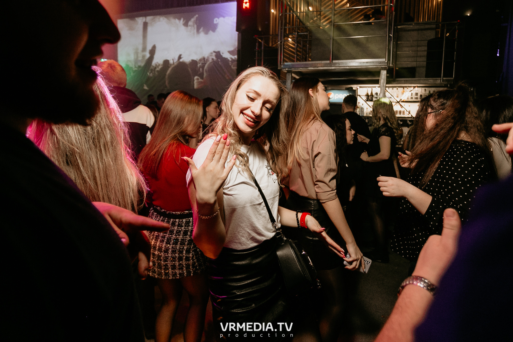 Выходные в баре «DOSKI»