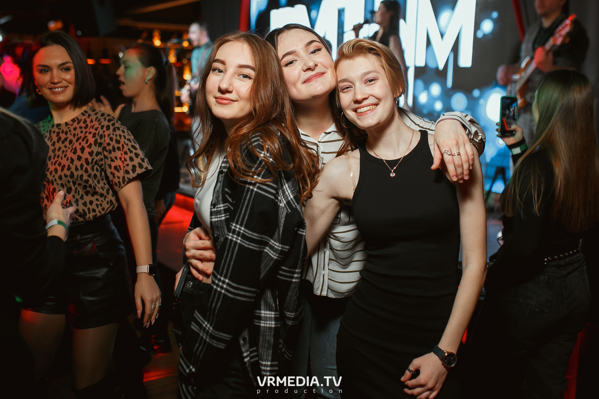 Крупным Планом в гриль-баре «Жара»