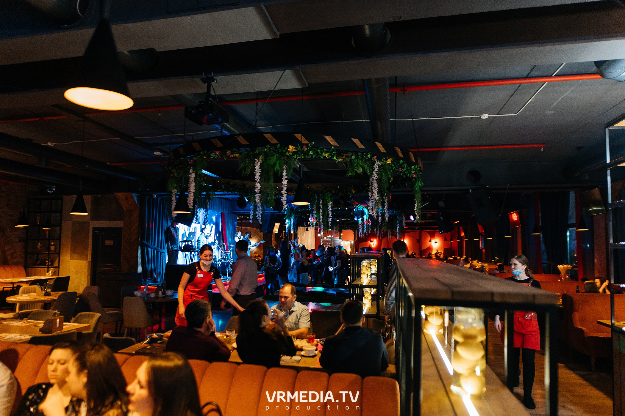 Крупным Планов в гриль-баре «Жара»