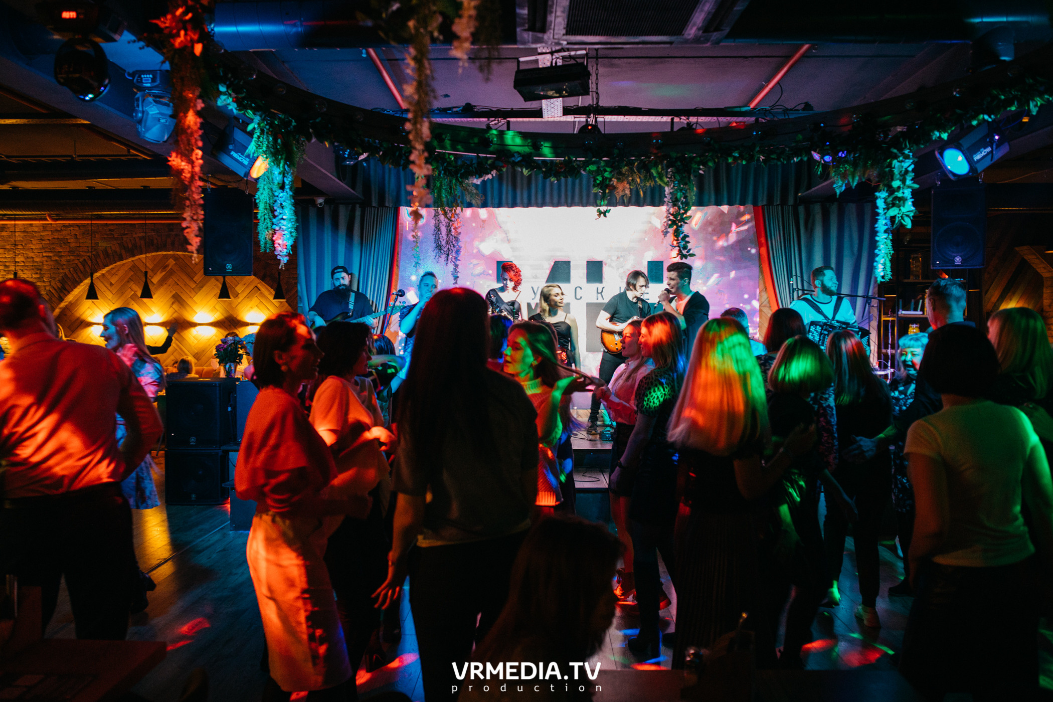 Мы русские в гриль-баре «Жара»