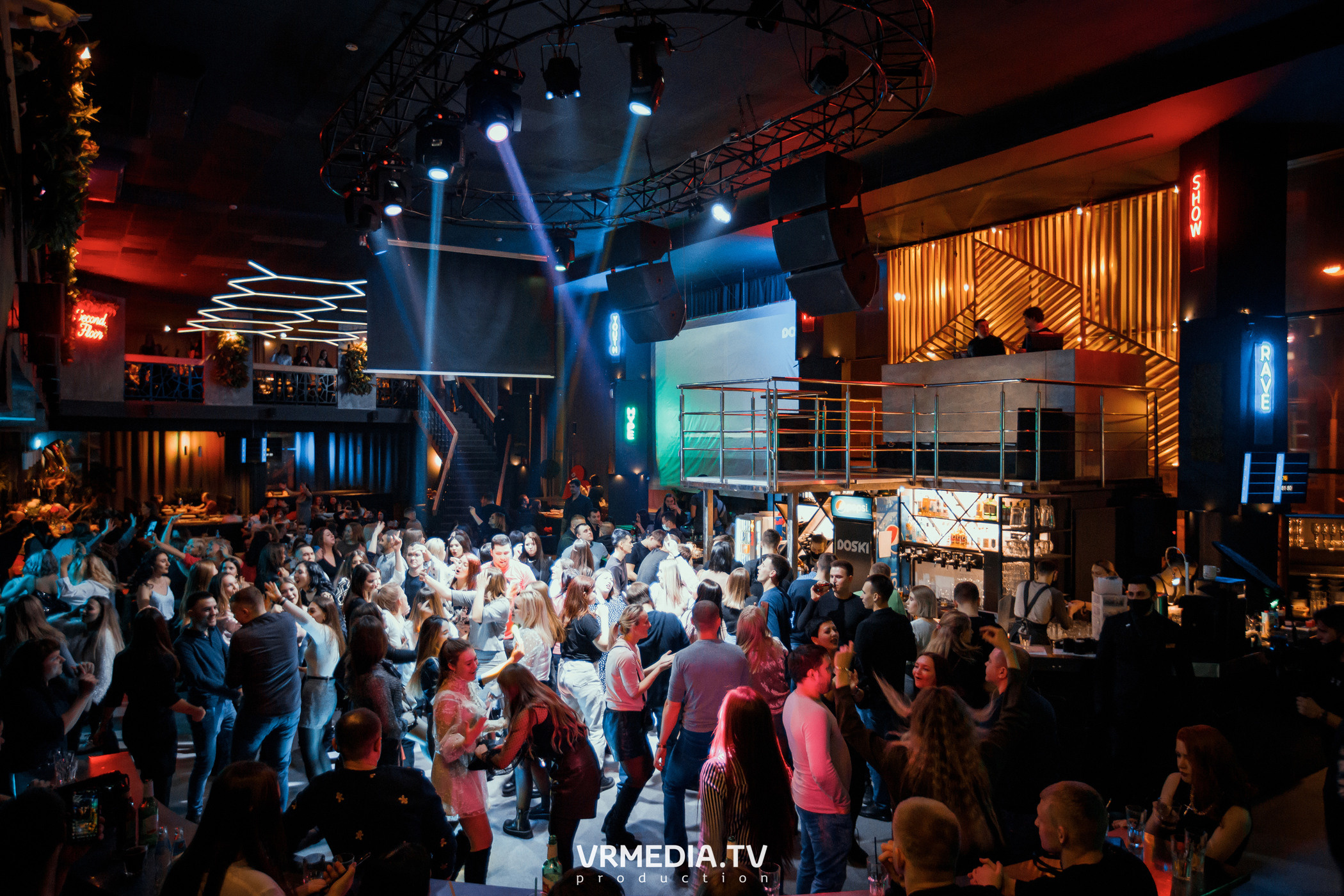 Выходные в баре «DOSKI»