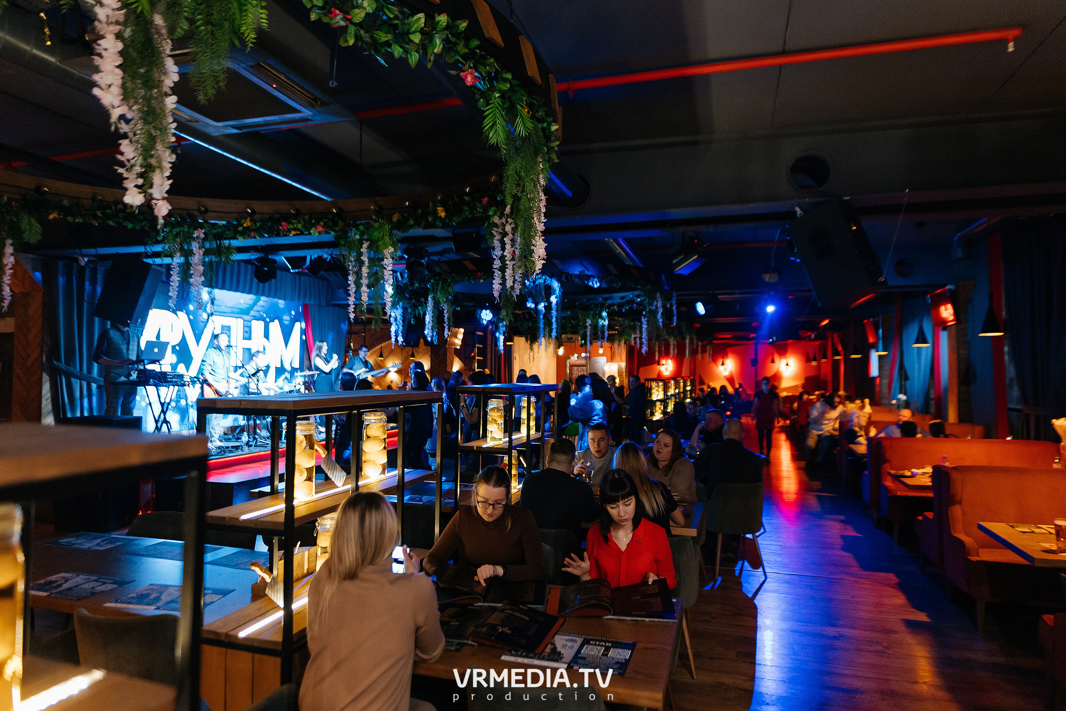 Крупным Планов в гриль-баре «Жара»