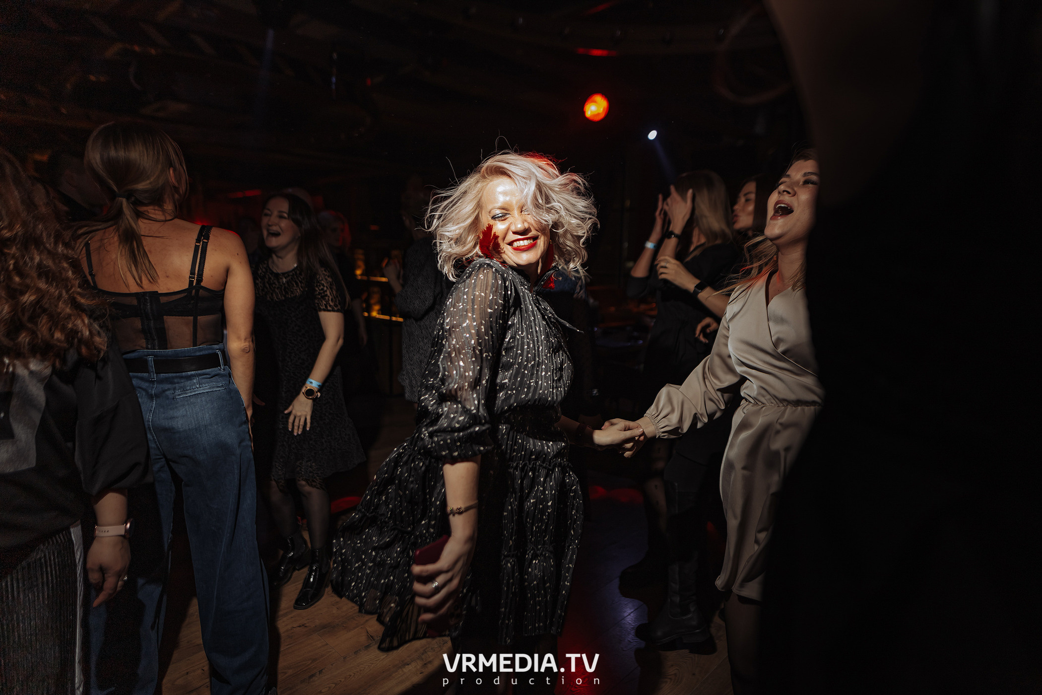 Алые Паруса в гриль-баре «Жара»