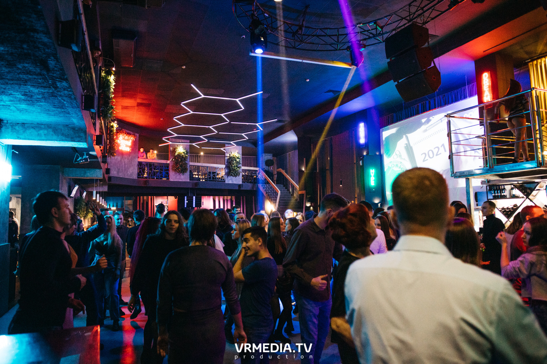 Выходные в баре «DOSKI»