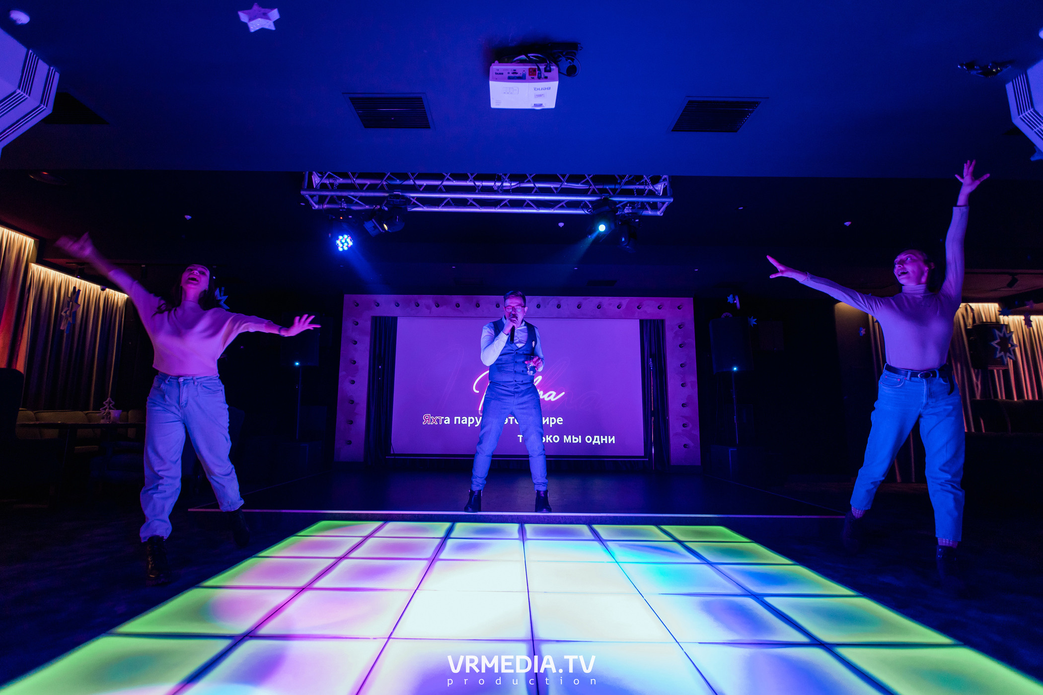 Довольно старый Новый год в караоке «Volna»