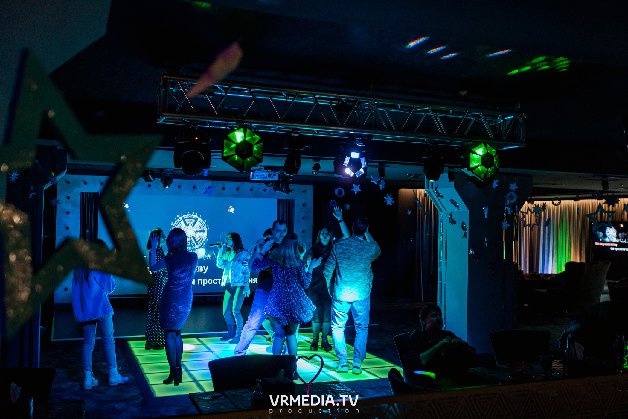 Merry Christmas в караоке «Volna»