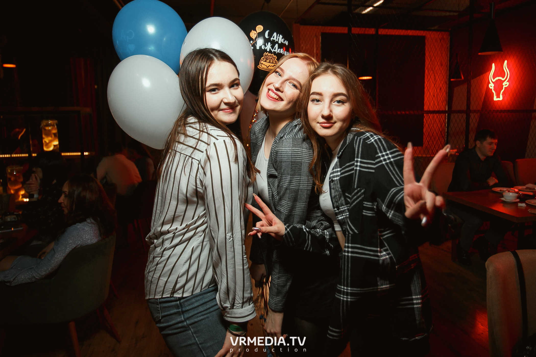 Крупным Планом в гриль-баре «Жара»