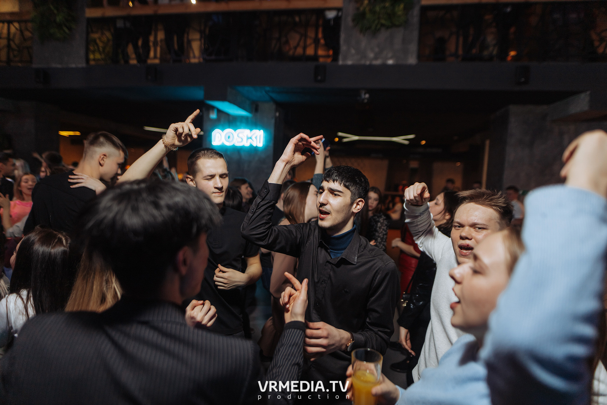Выходные в баре «DOSKI»