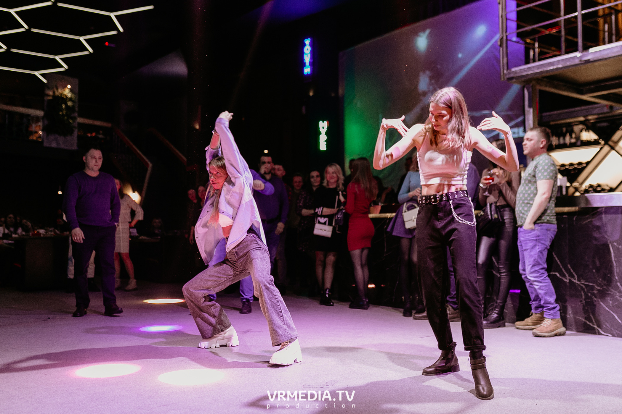 Выходные в баре «DOSKI»