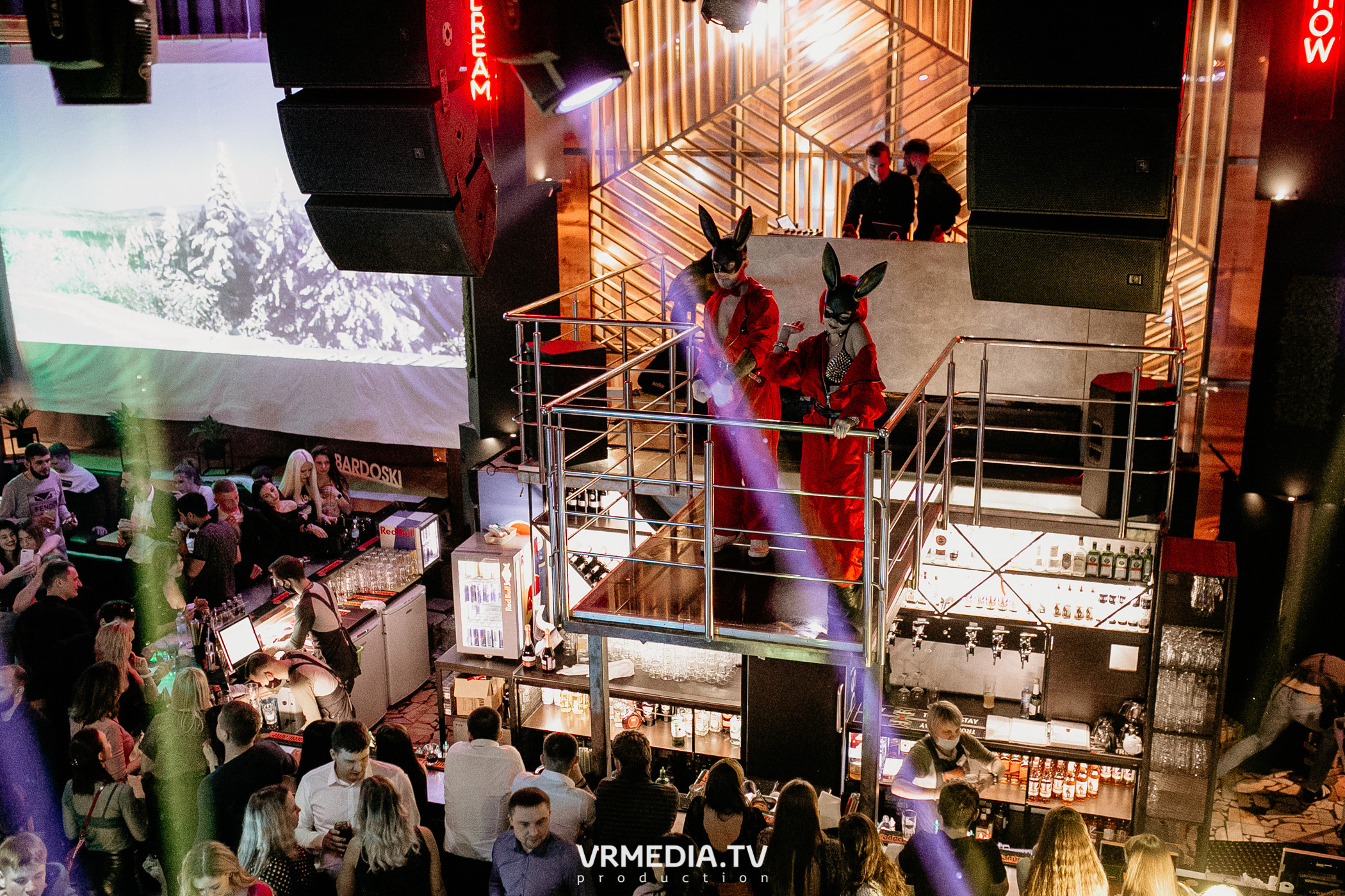 Выходные в баре «DOSKI»