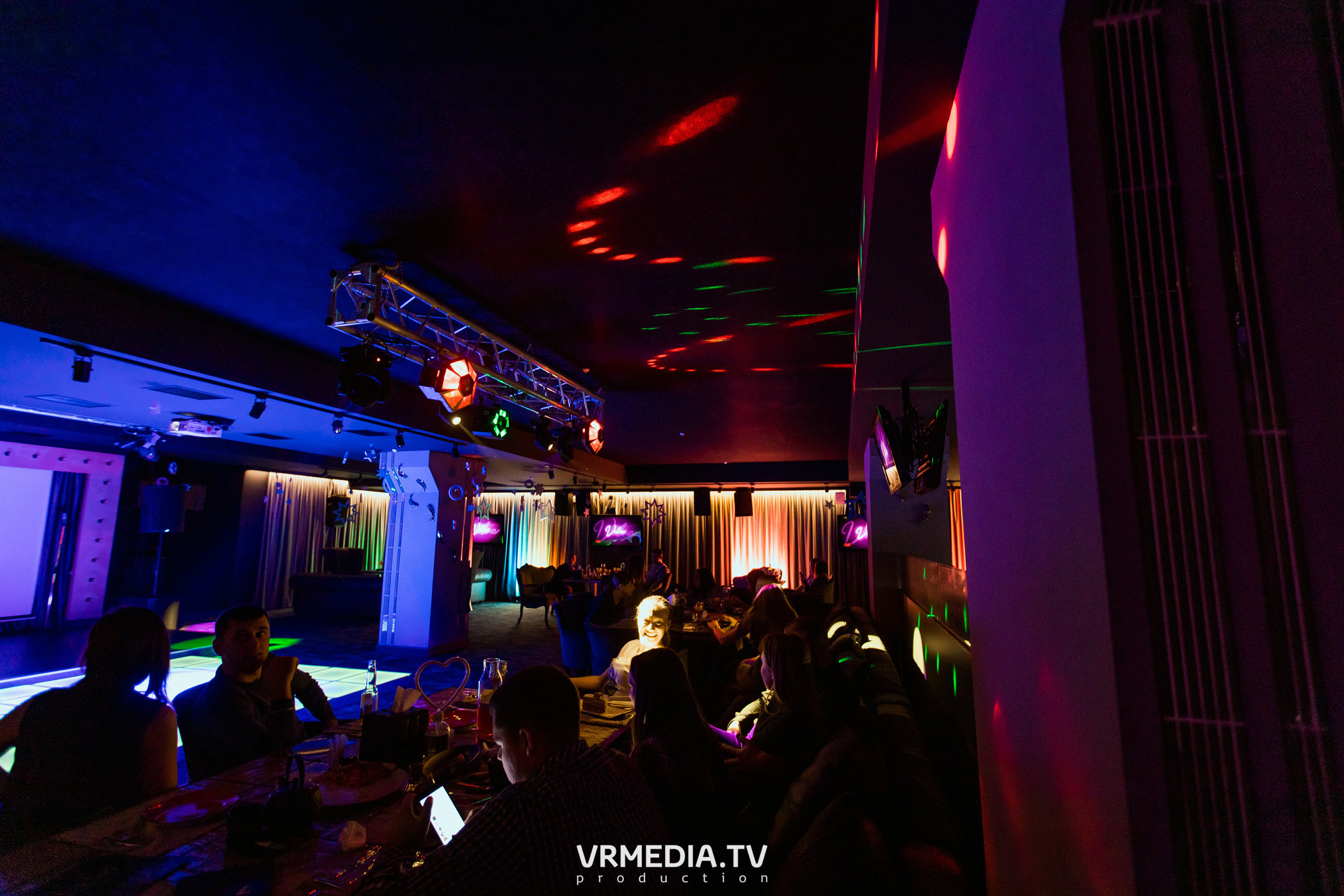 Довольно старый Новый год в караоке «Volna»