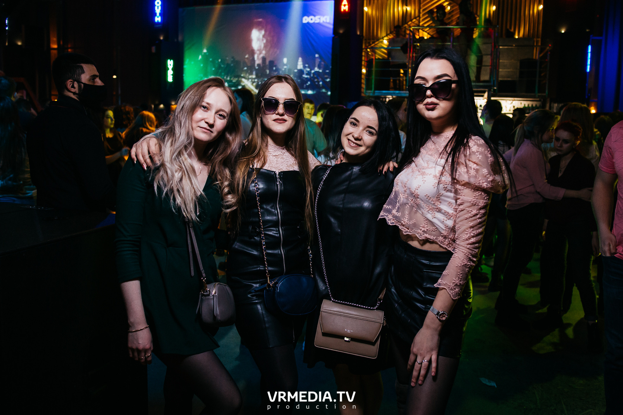 Выходные в баре «DOSKI»