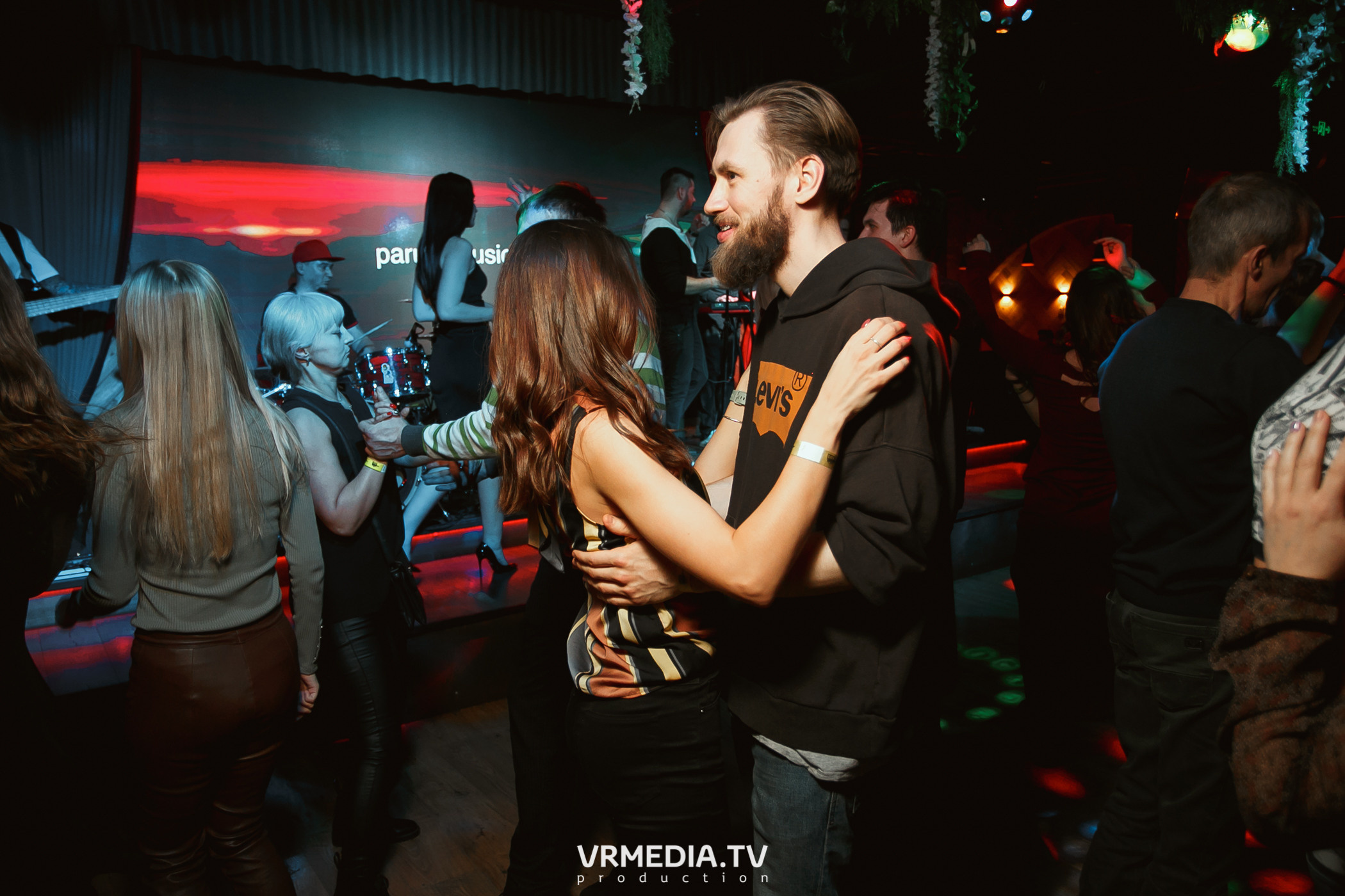 Алые Паруса в гриль-баре «Жара»