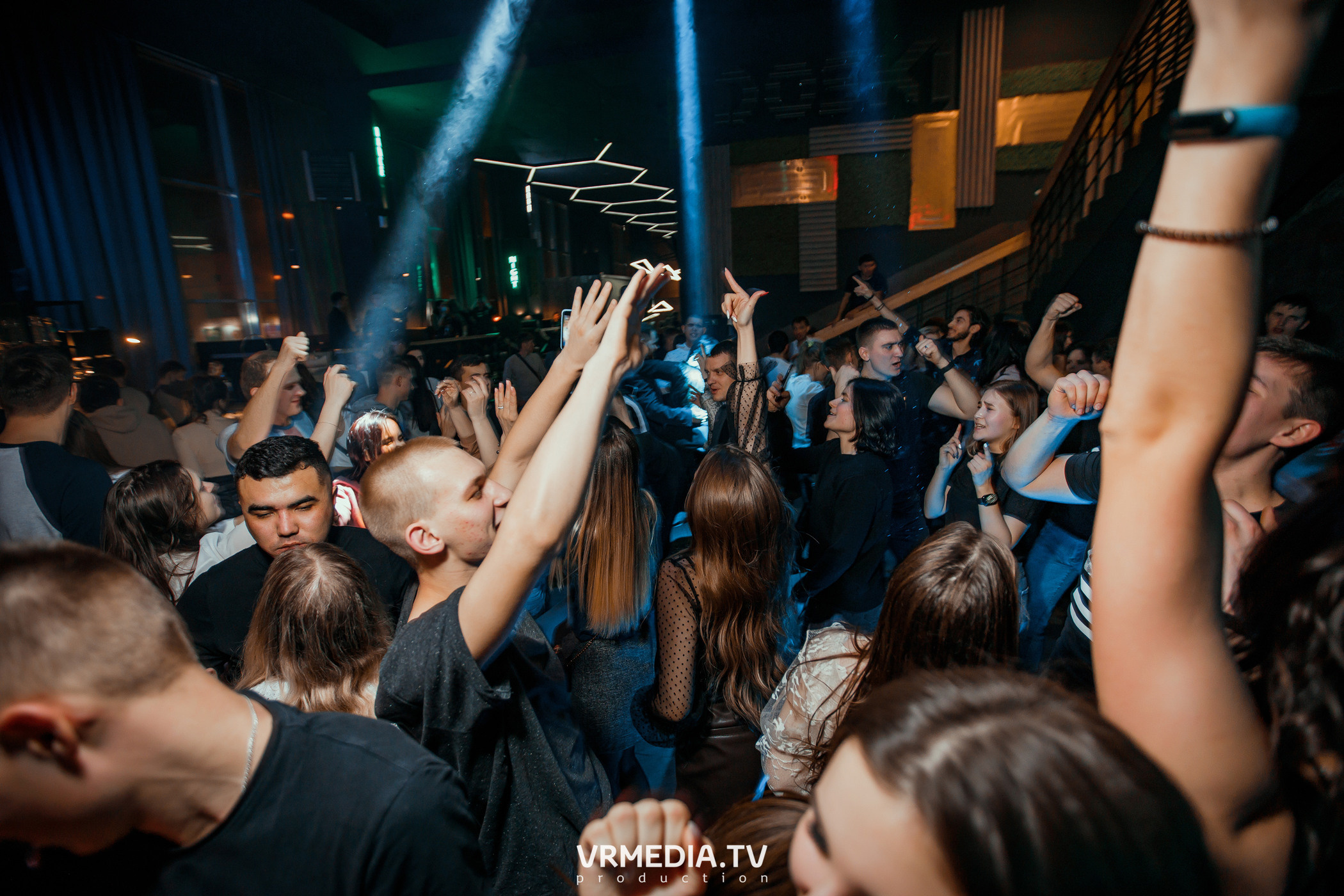 Выходные в баре «DOSKI»