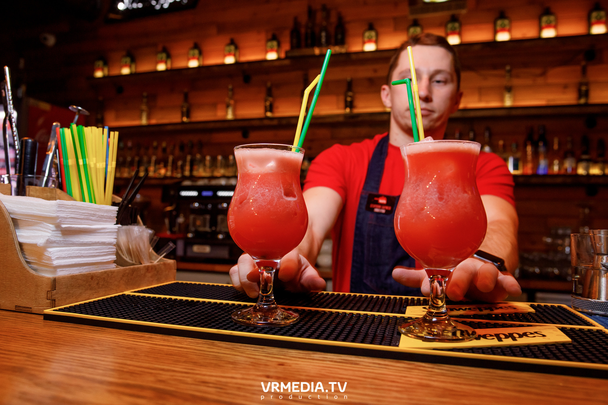 Мы русские в гриль-баре «Жара»