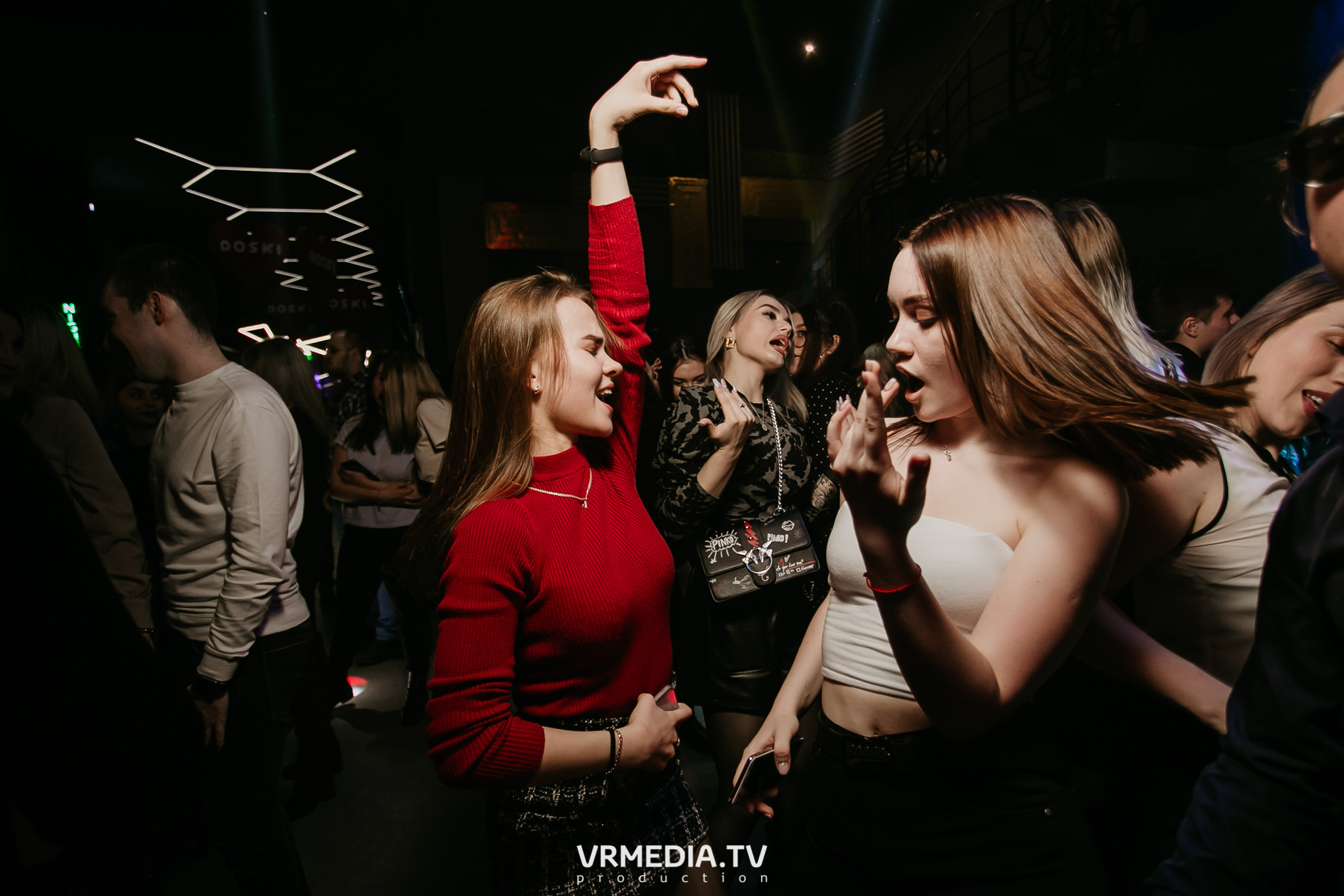 Выходные в баре «DOSKI»