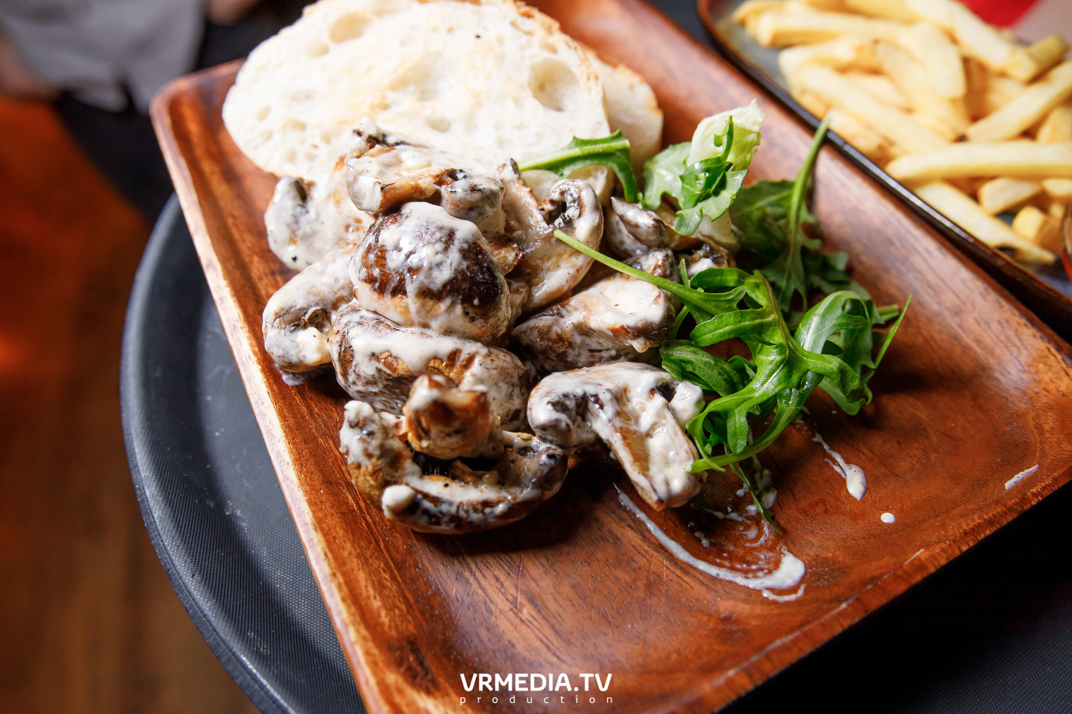 Мы русские в гриль-баре «Жара»