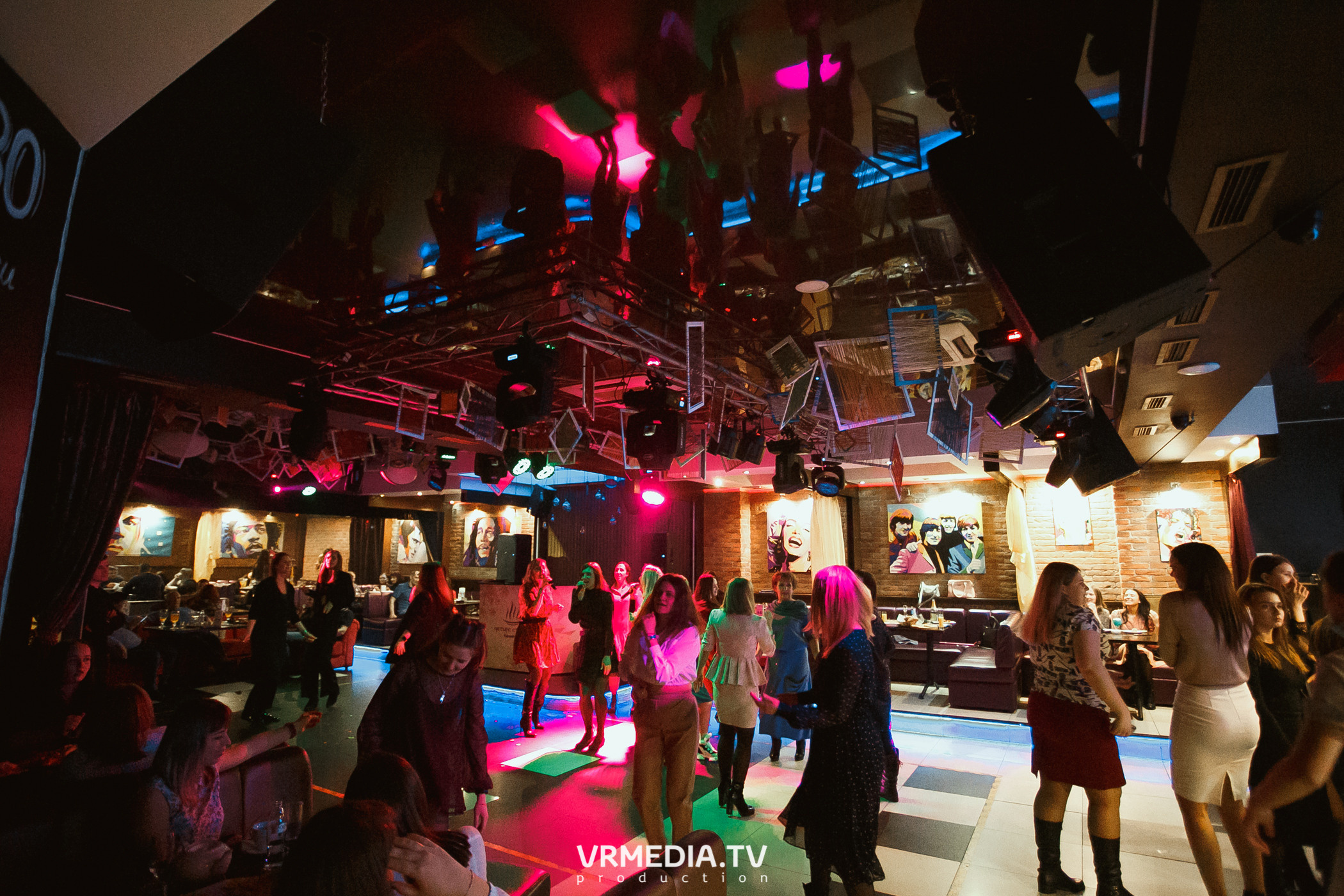 Международный женский день в караоке-баре «Четыре стихии»