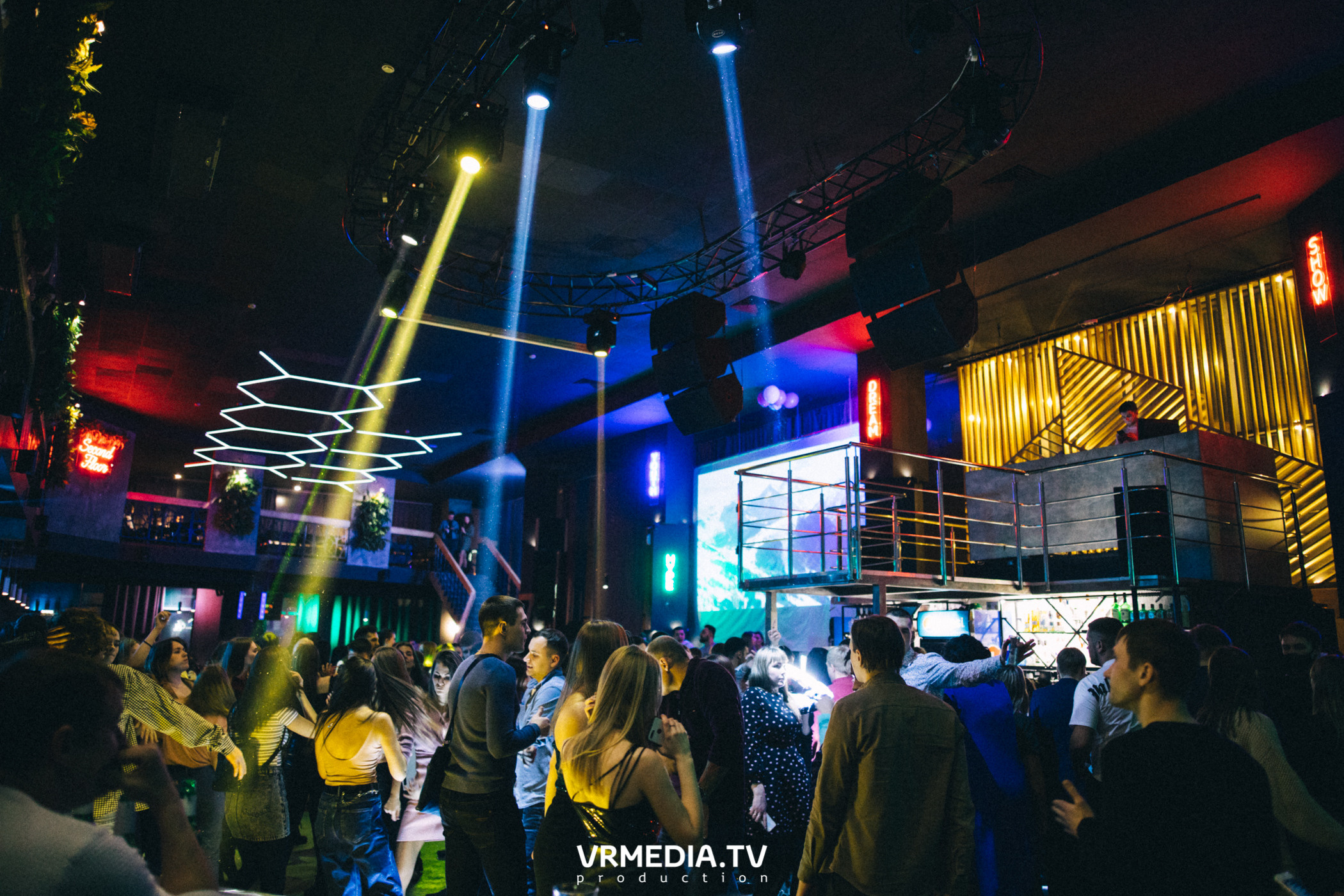 Выходные в баре «DOSKI»