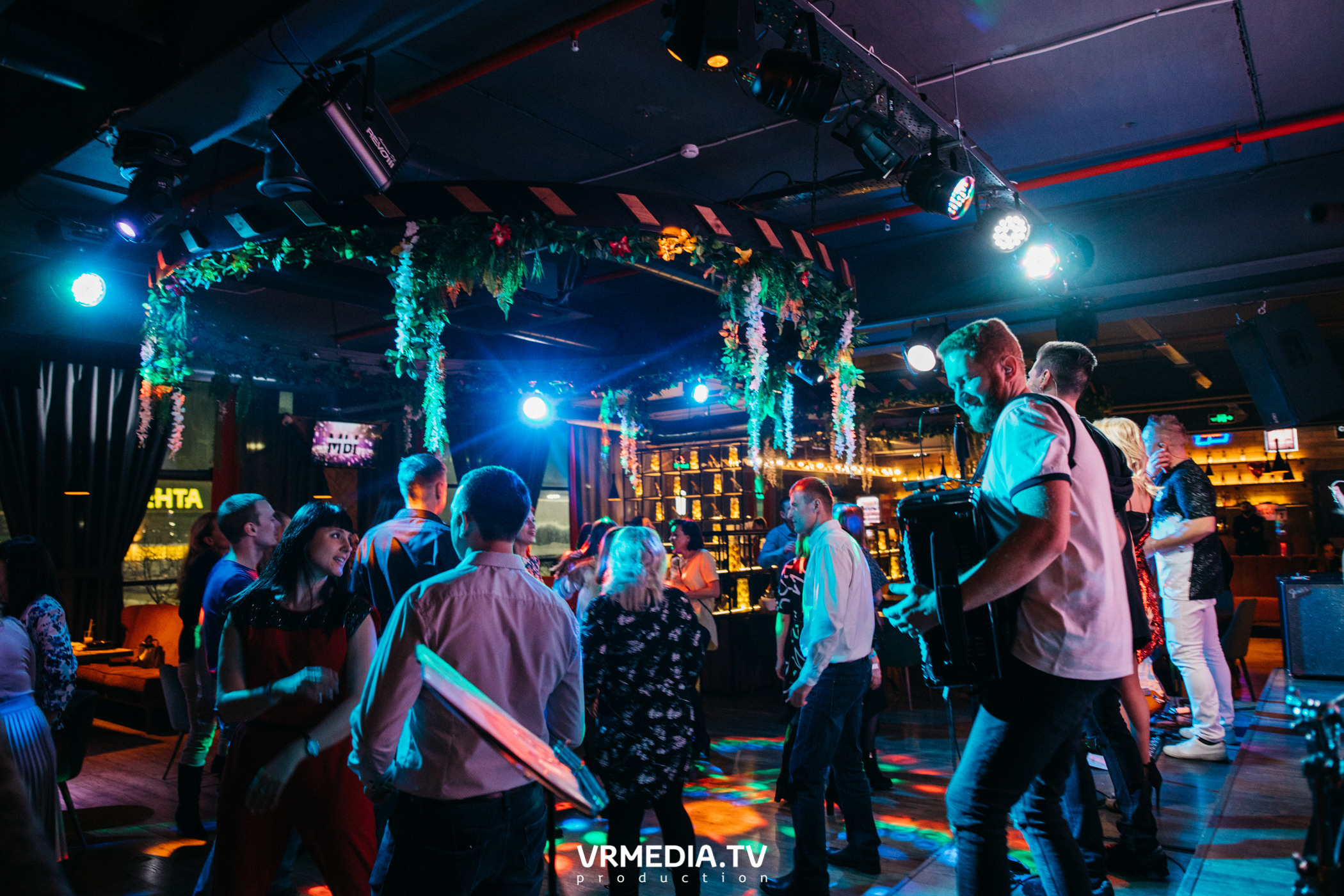 Мы русские в гриль-баре «Жара»