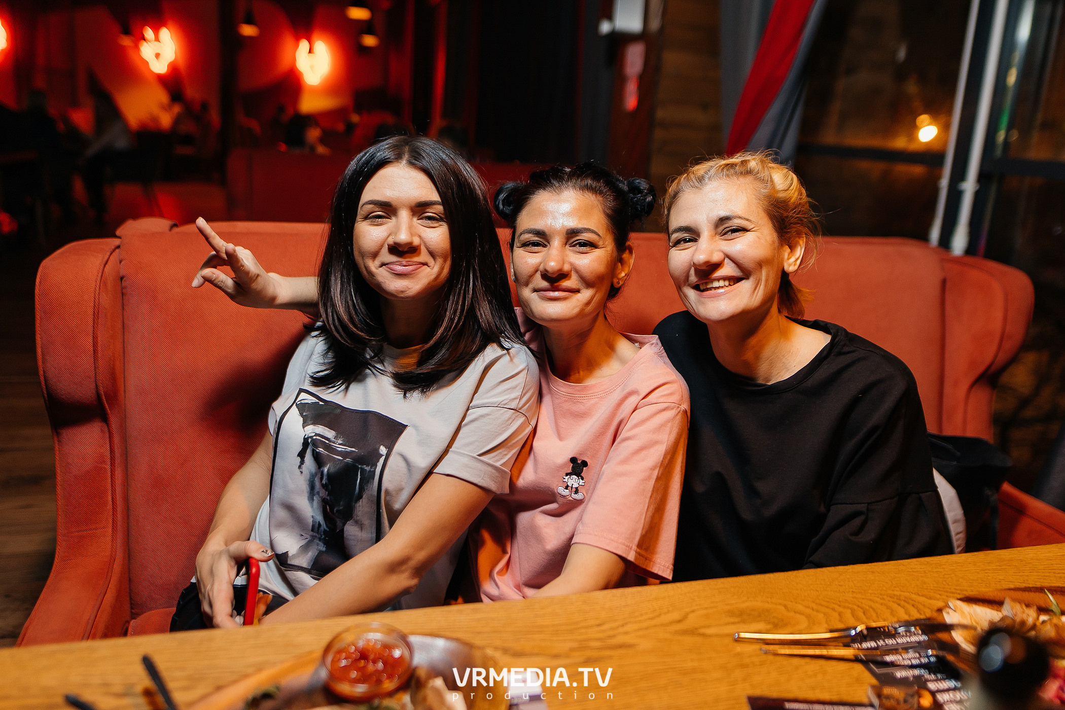 Крупным Планов в гриль-баре «Жара»