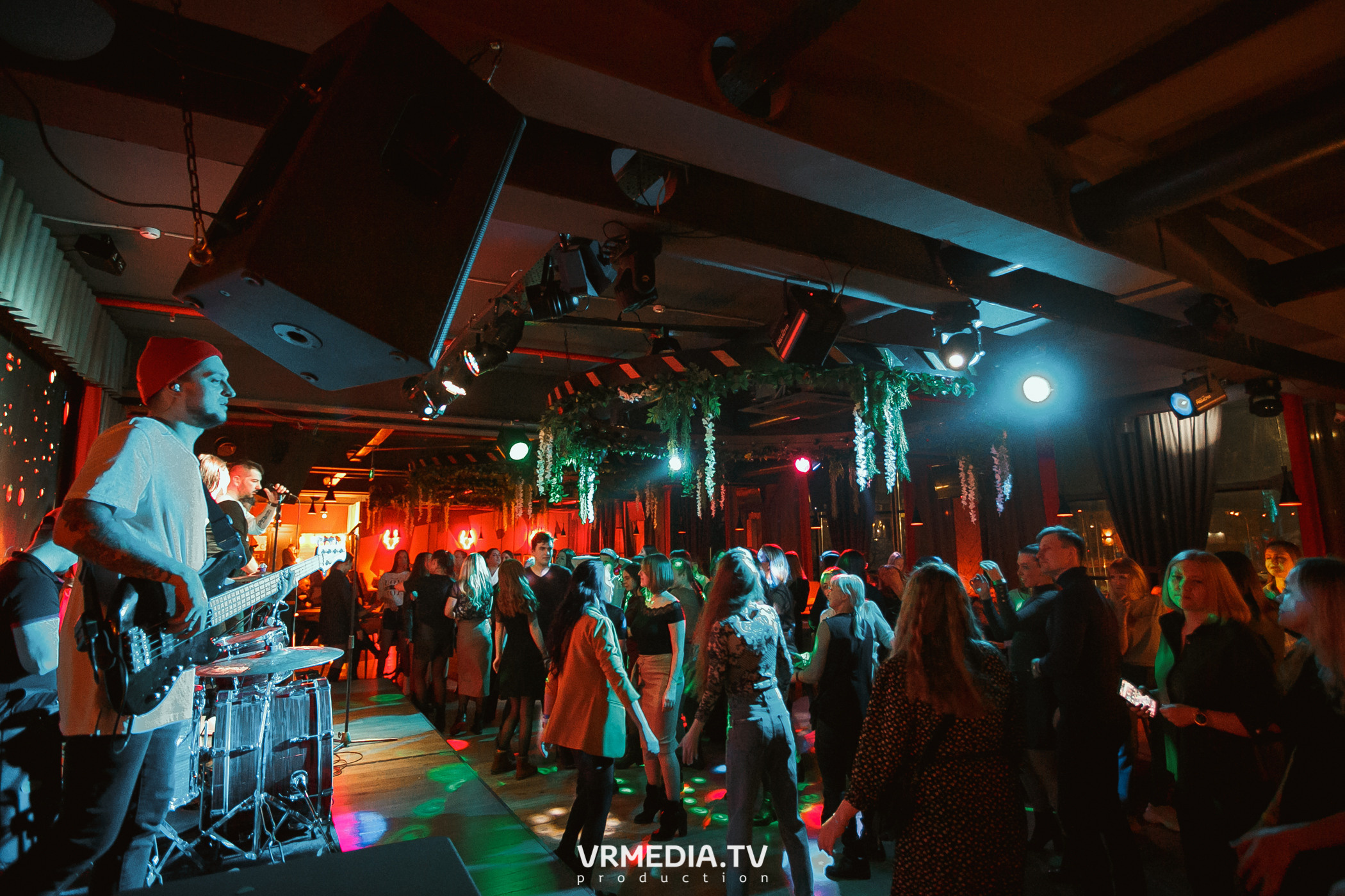 Алые Паруса в гриль-баре «Жара»