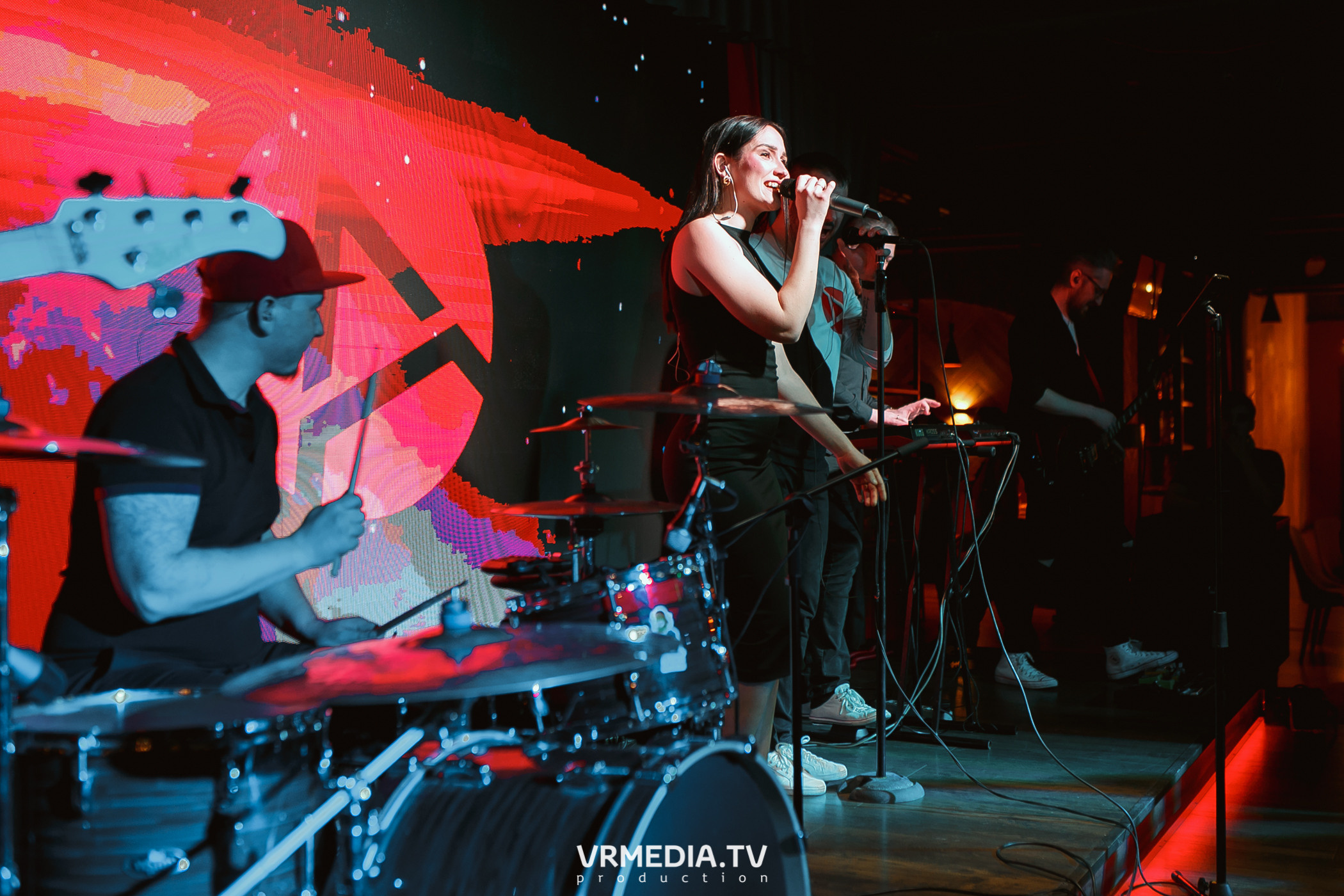 Алые Паруса в гриль-баре «Жара»