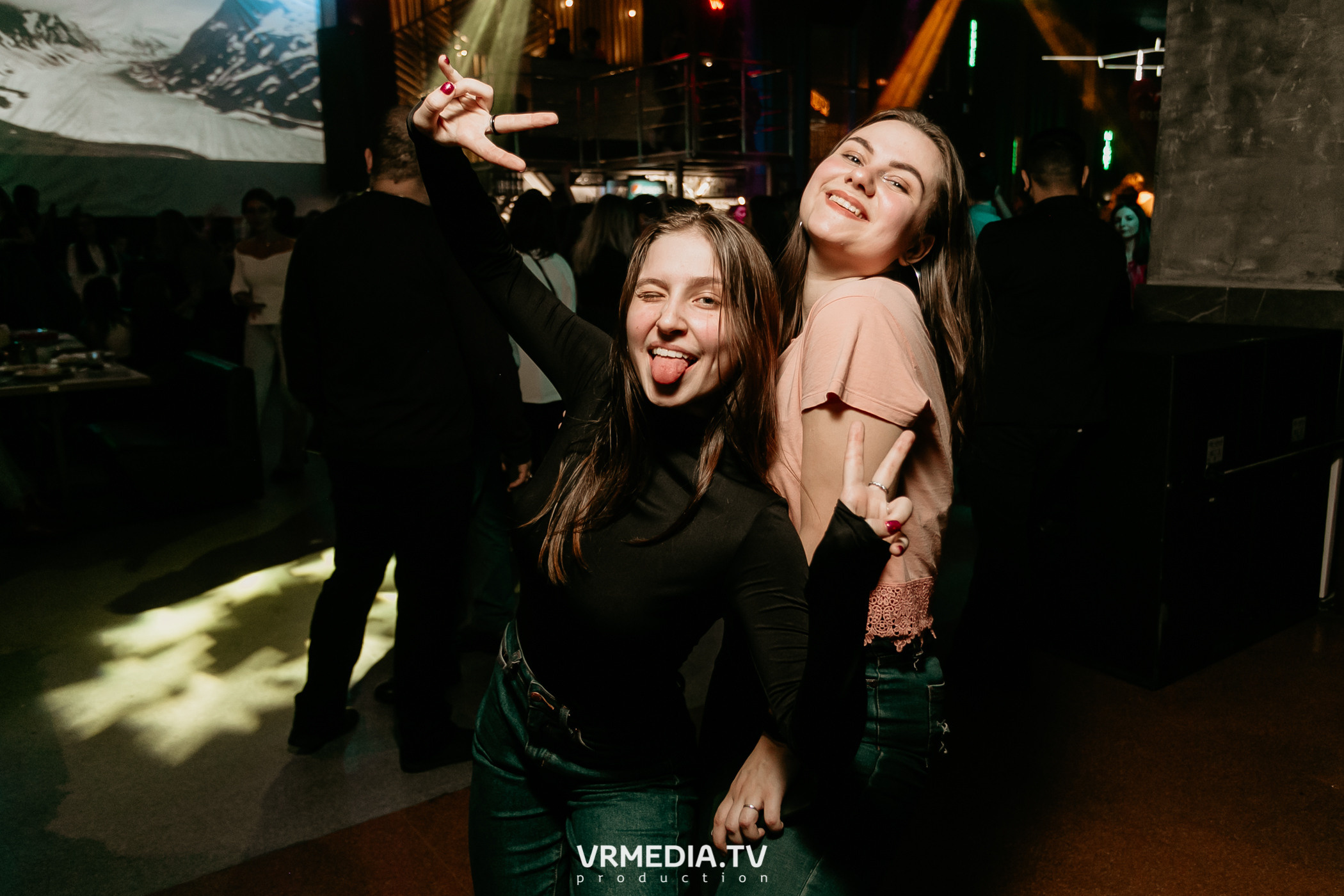 Выходные в баре «DOSKI»