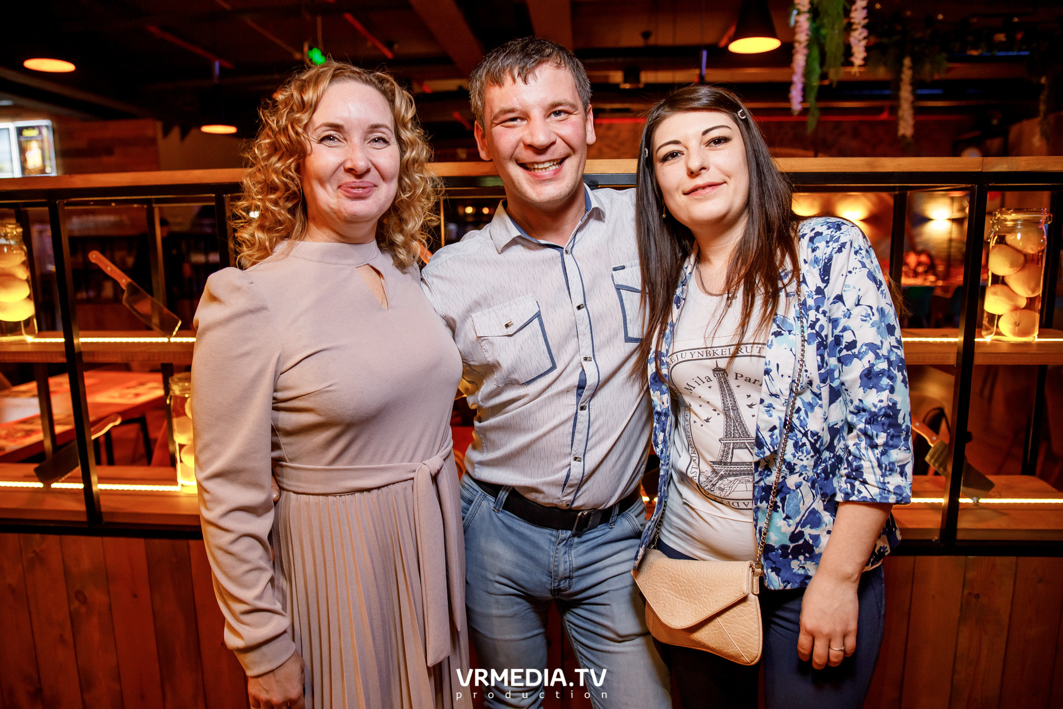 Мы русские в гриль-баре «Жара»