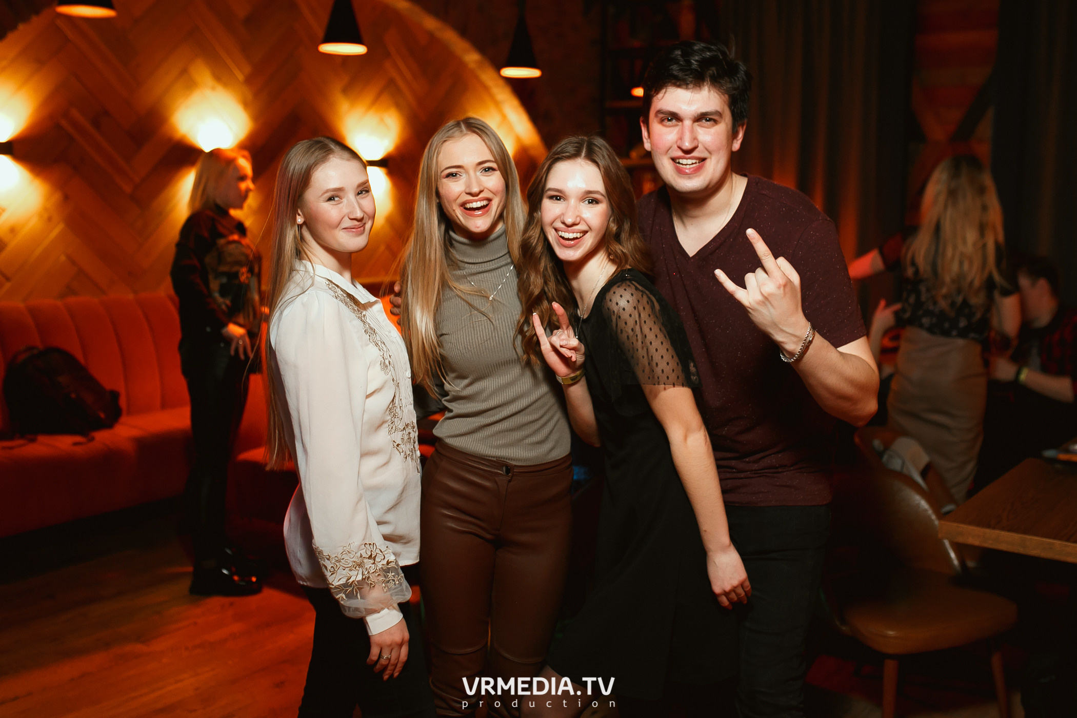 Алые Паруса в гриль-баре «Жара»