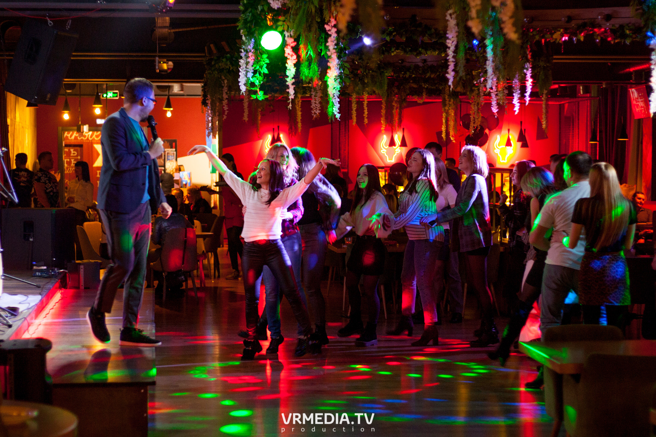 Крупным Планом в гриль-баре «Жара»