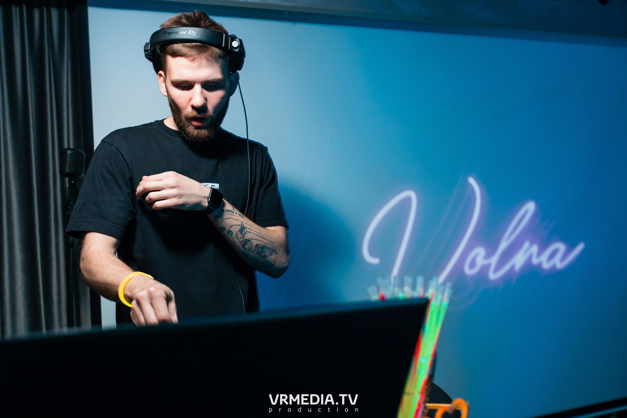 Выходные в караоке «Volna»