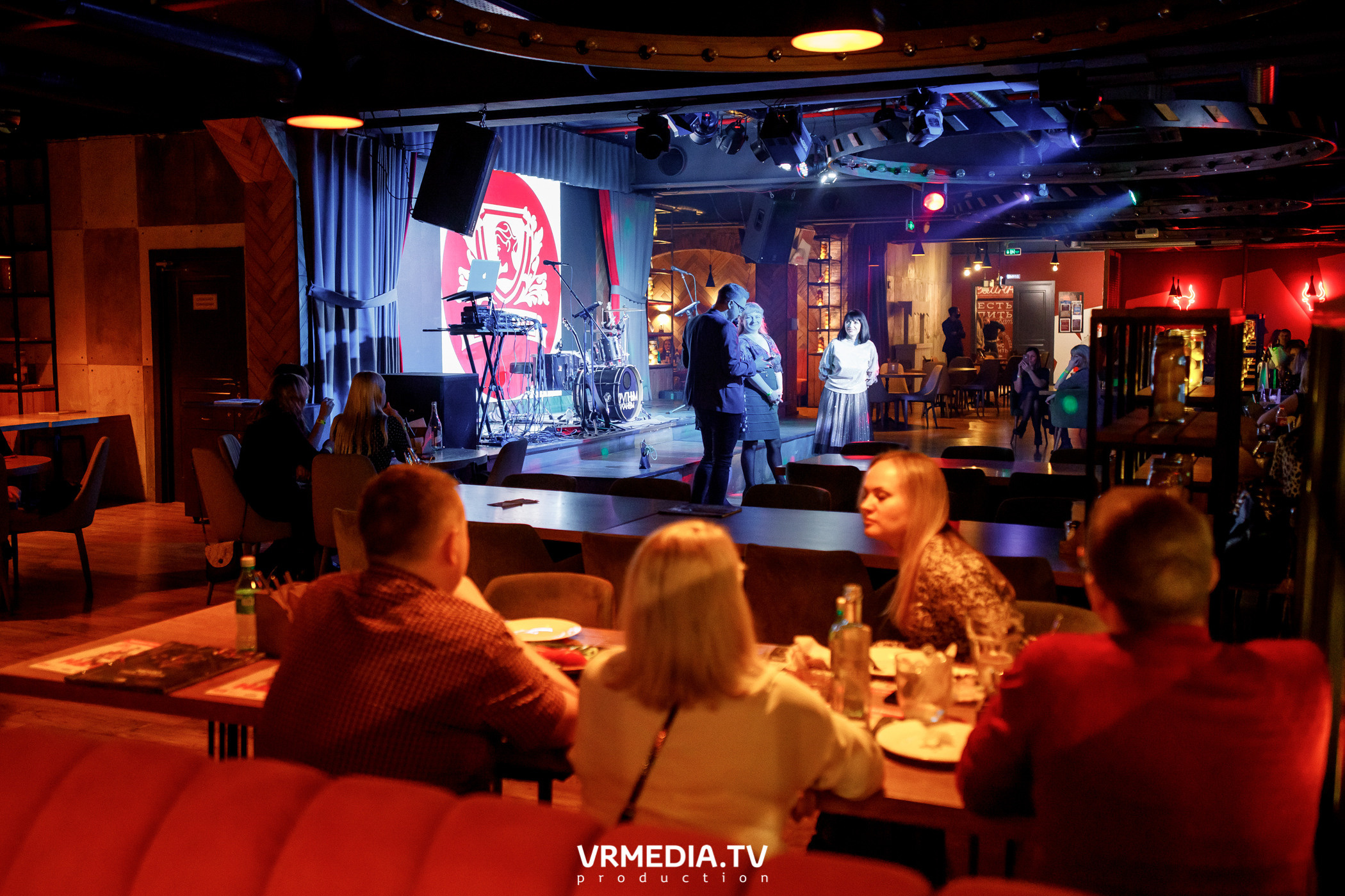 Крупным Планом в гриль-баре «Жара»