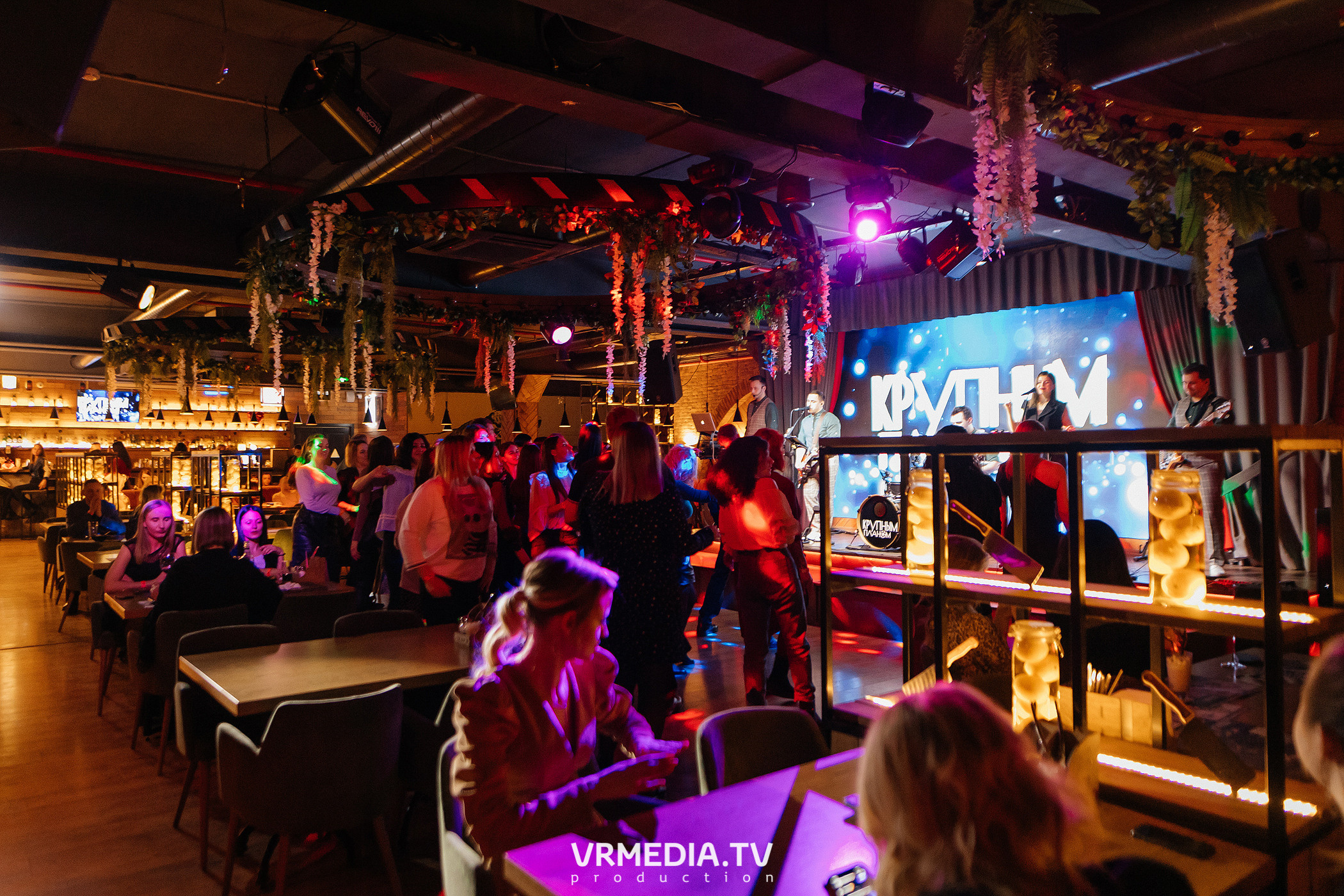 Крупным Планов в гриль-баре «Жара»