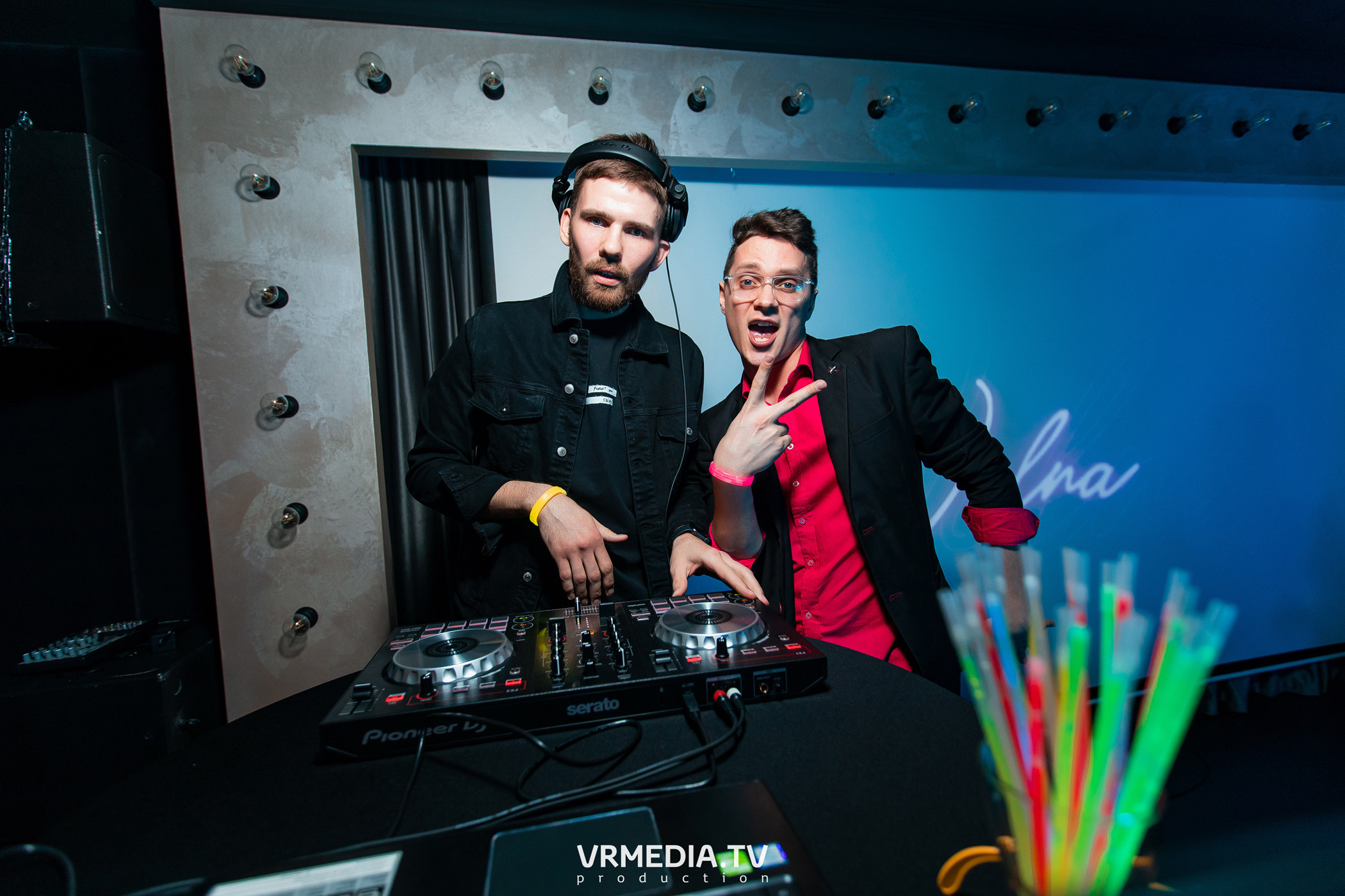 Выходные в караоке «Volna»