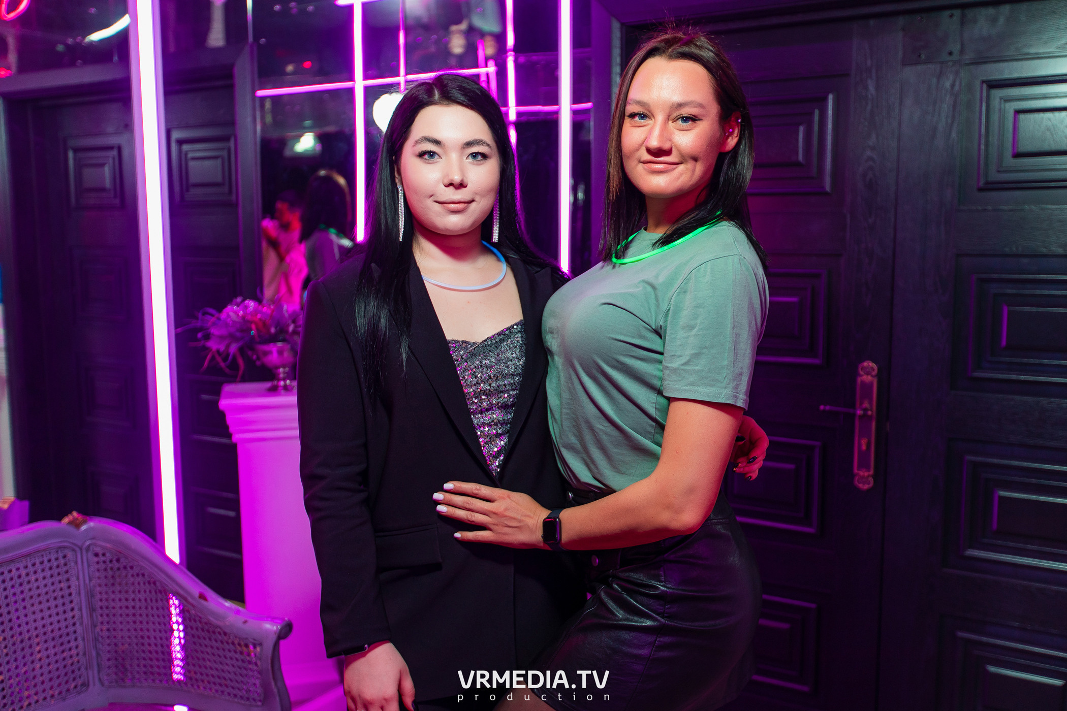 Выходные в караоке «Volna»