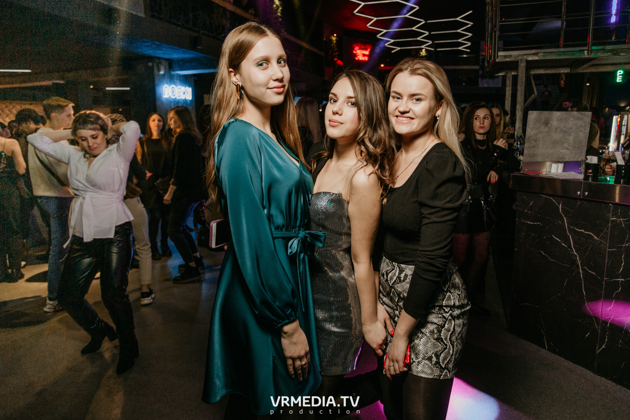 Выходные в баре «DOSKI»