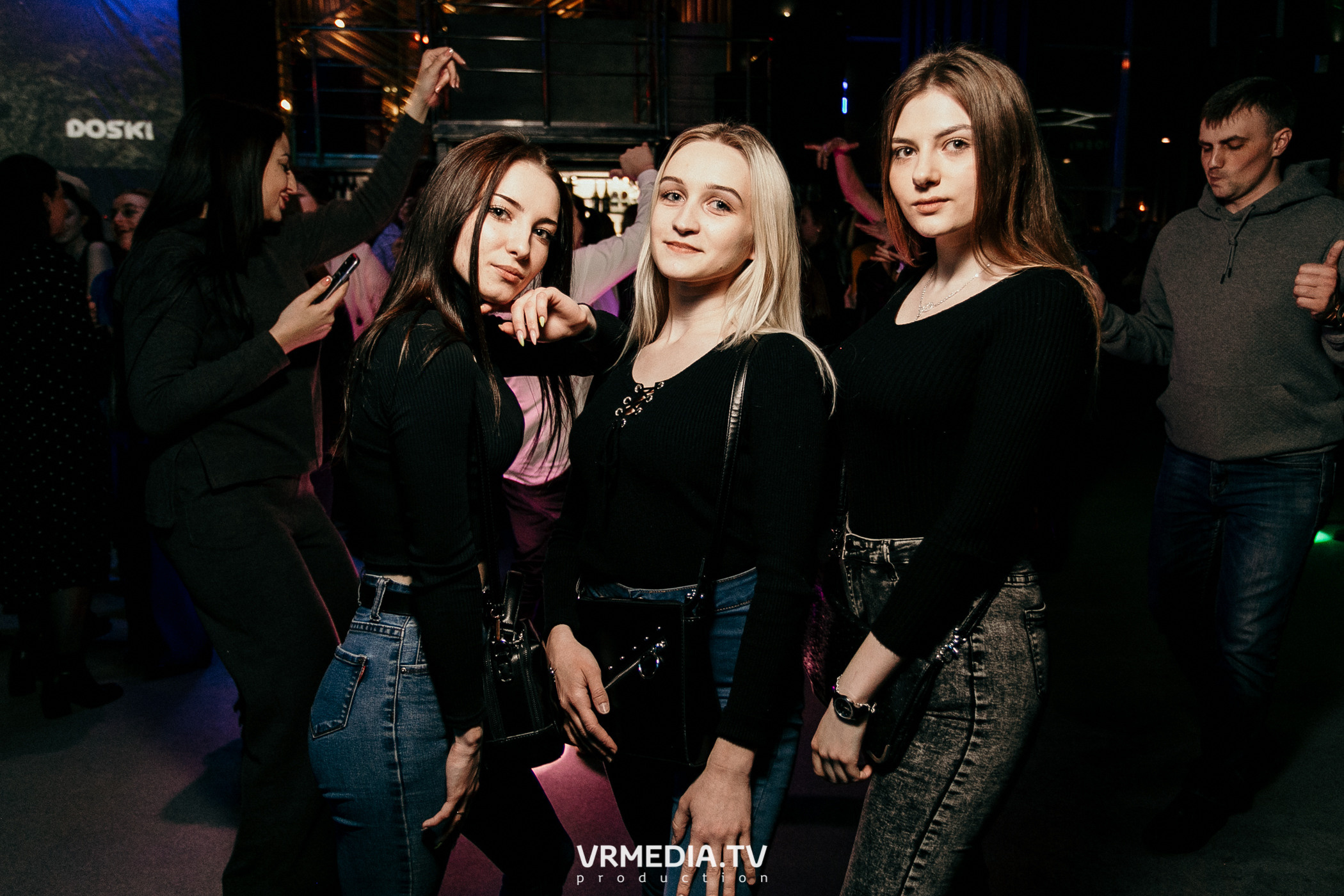 Выходные в баре «DOSKI»