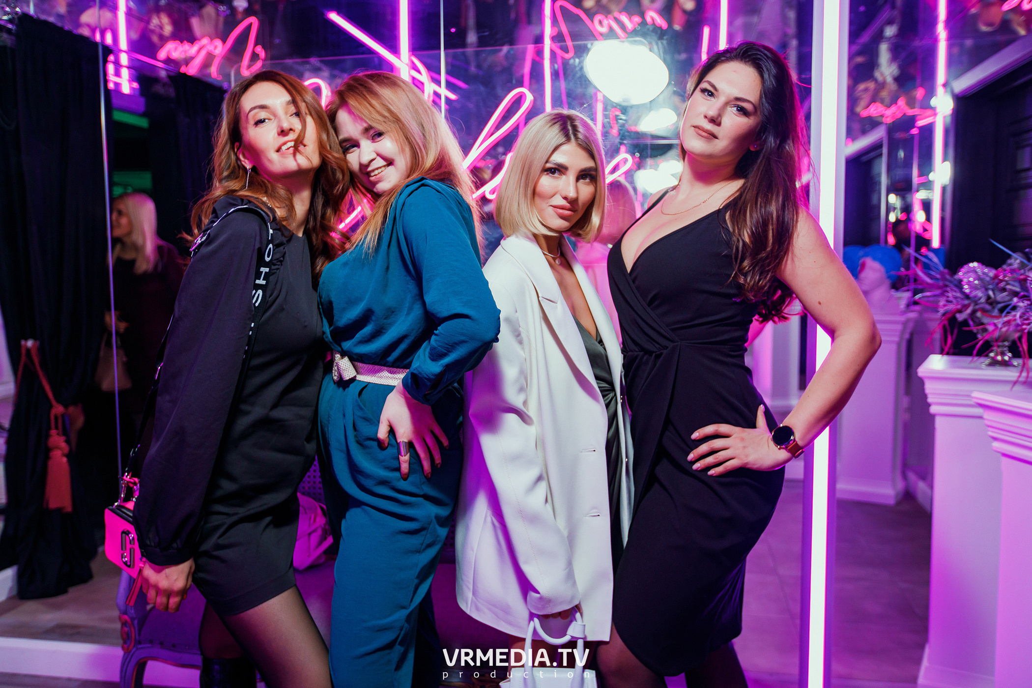 Women’s weekend в караоке «Volna»