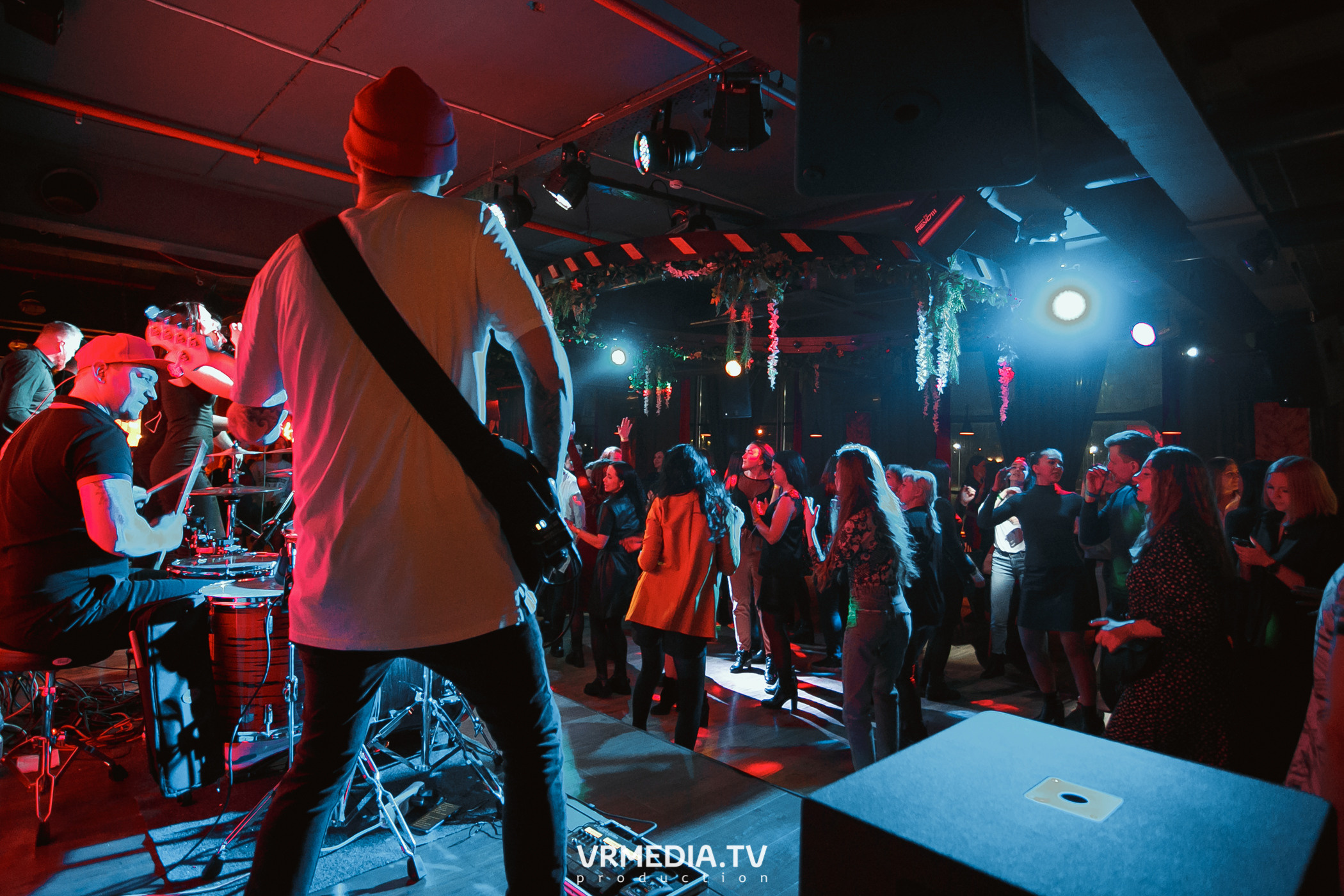 Алые Паруса в гриль-баре «Жара»