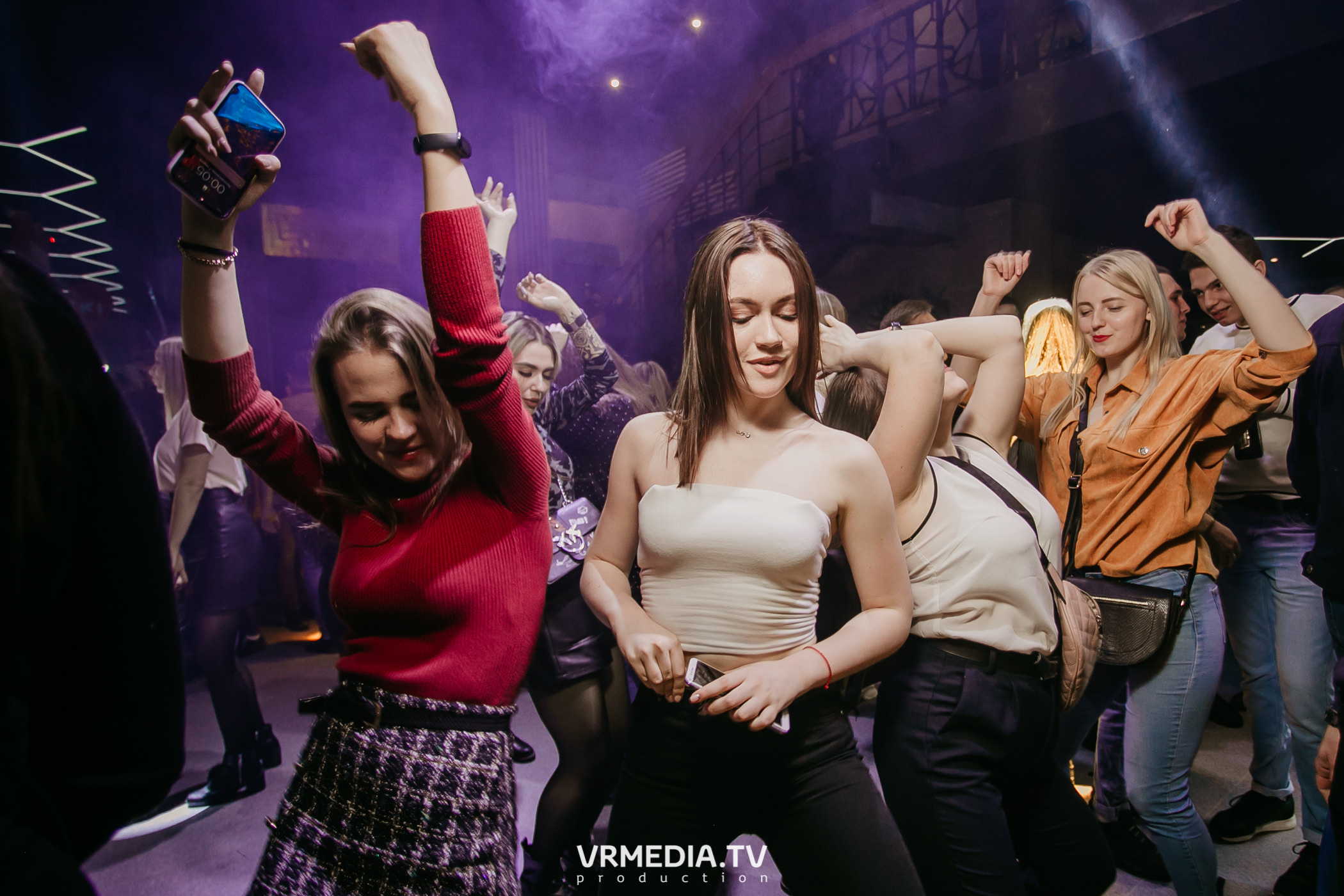 Выходные в баре «DOSKI»