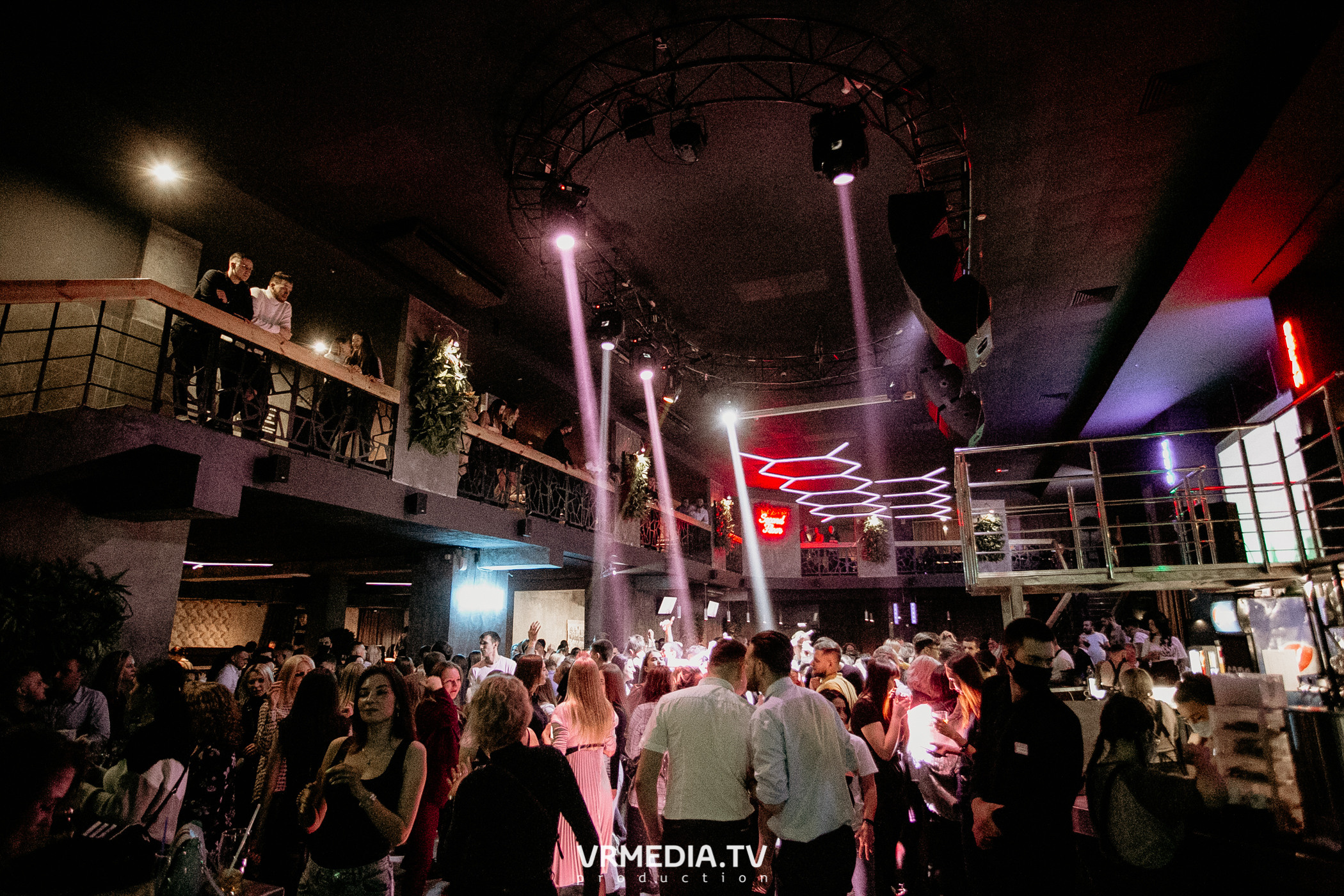 Выходные в баре «DOSKI»