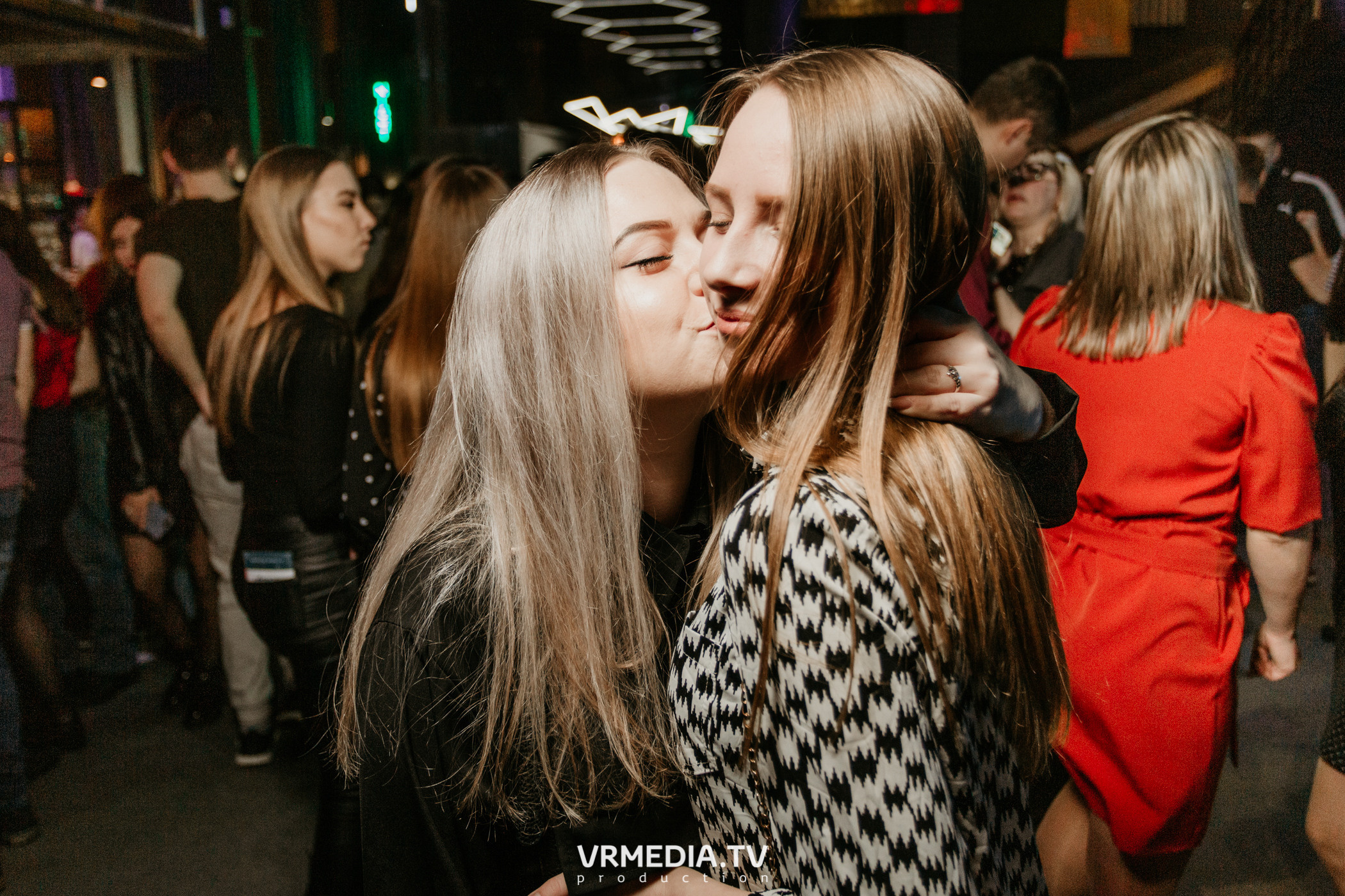 Выходные в баре «DOSKI»